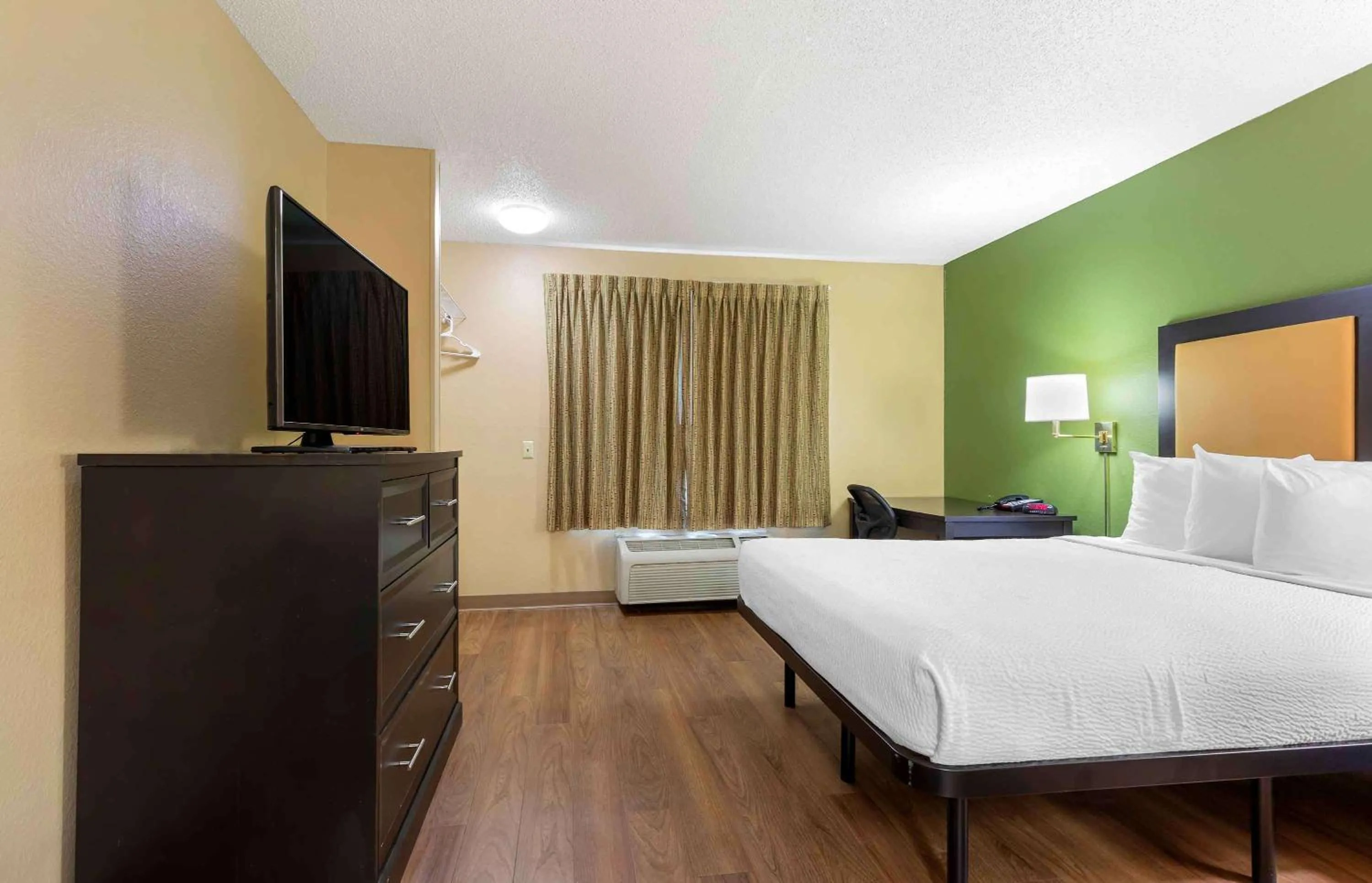 Bedroom, Bed in Extended Stay America Select Suites - Austin - Round Rock - North