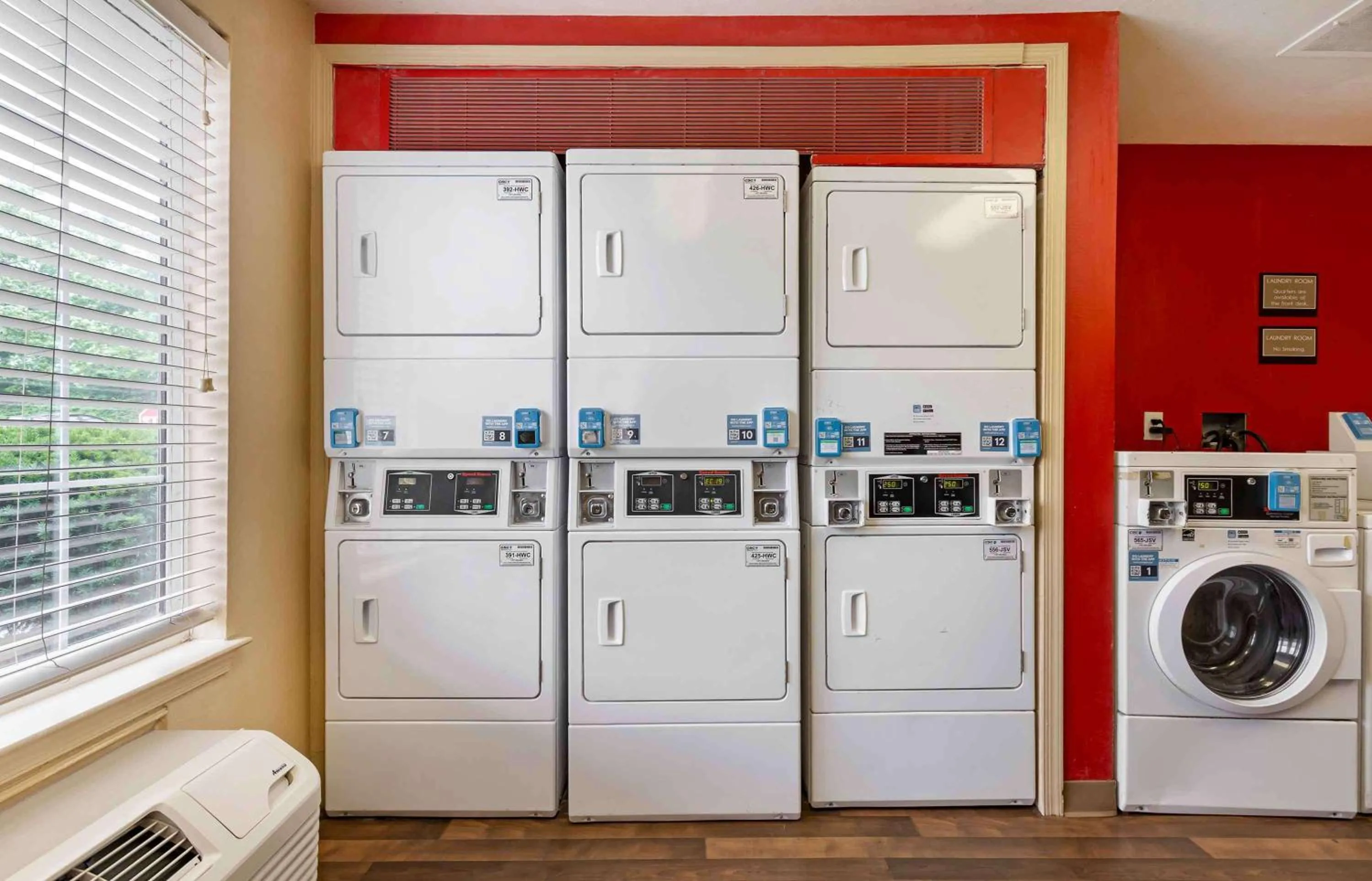 Property building in Extended Stay America Select Suites - Baltimore - BWI Airport - International Dr