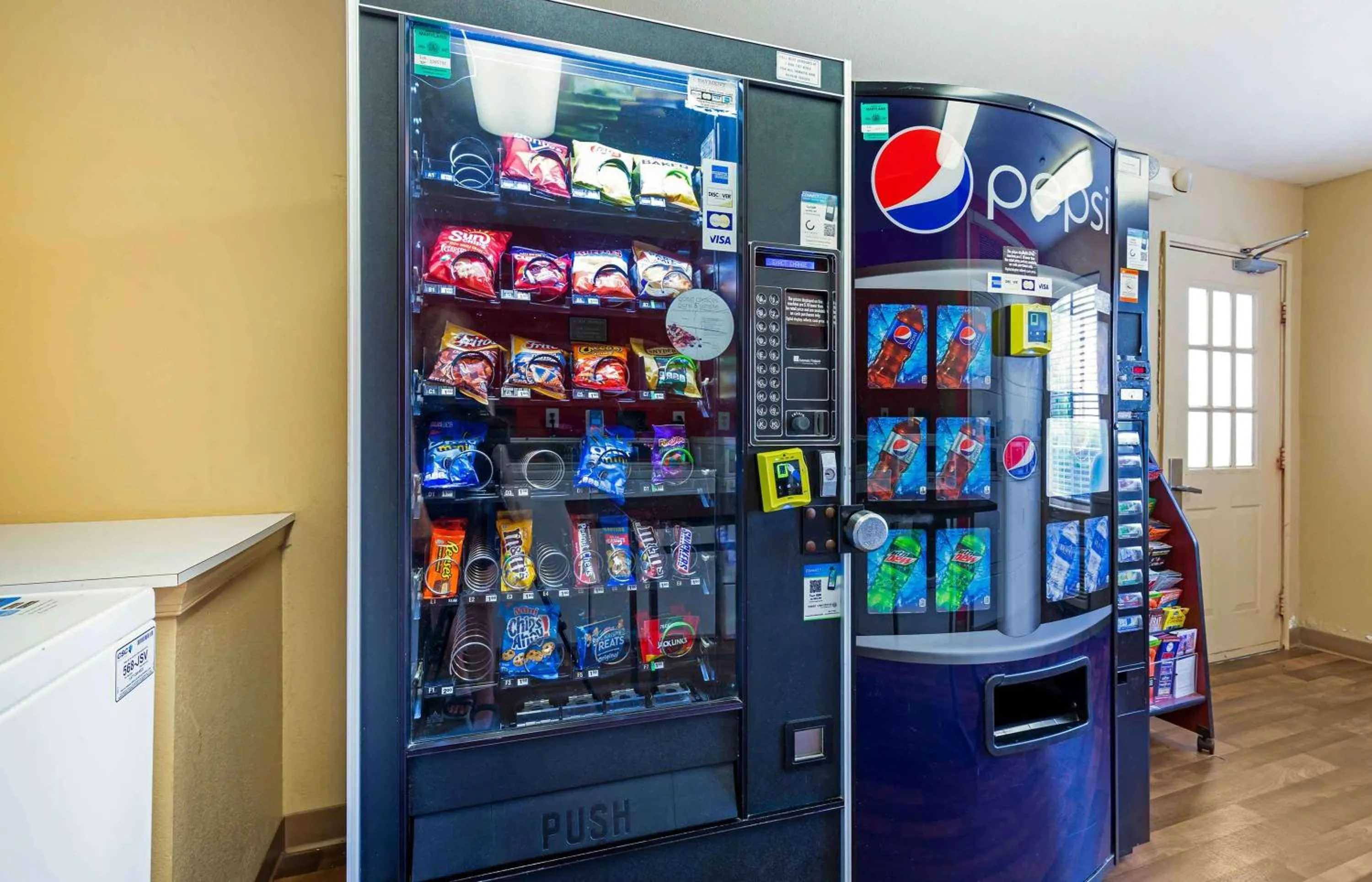 Property building in Extended Stay America Select Suites - Baltimore - BWI Airport - International Dr