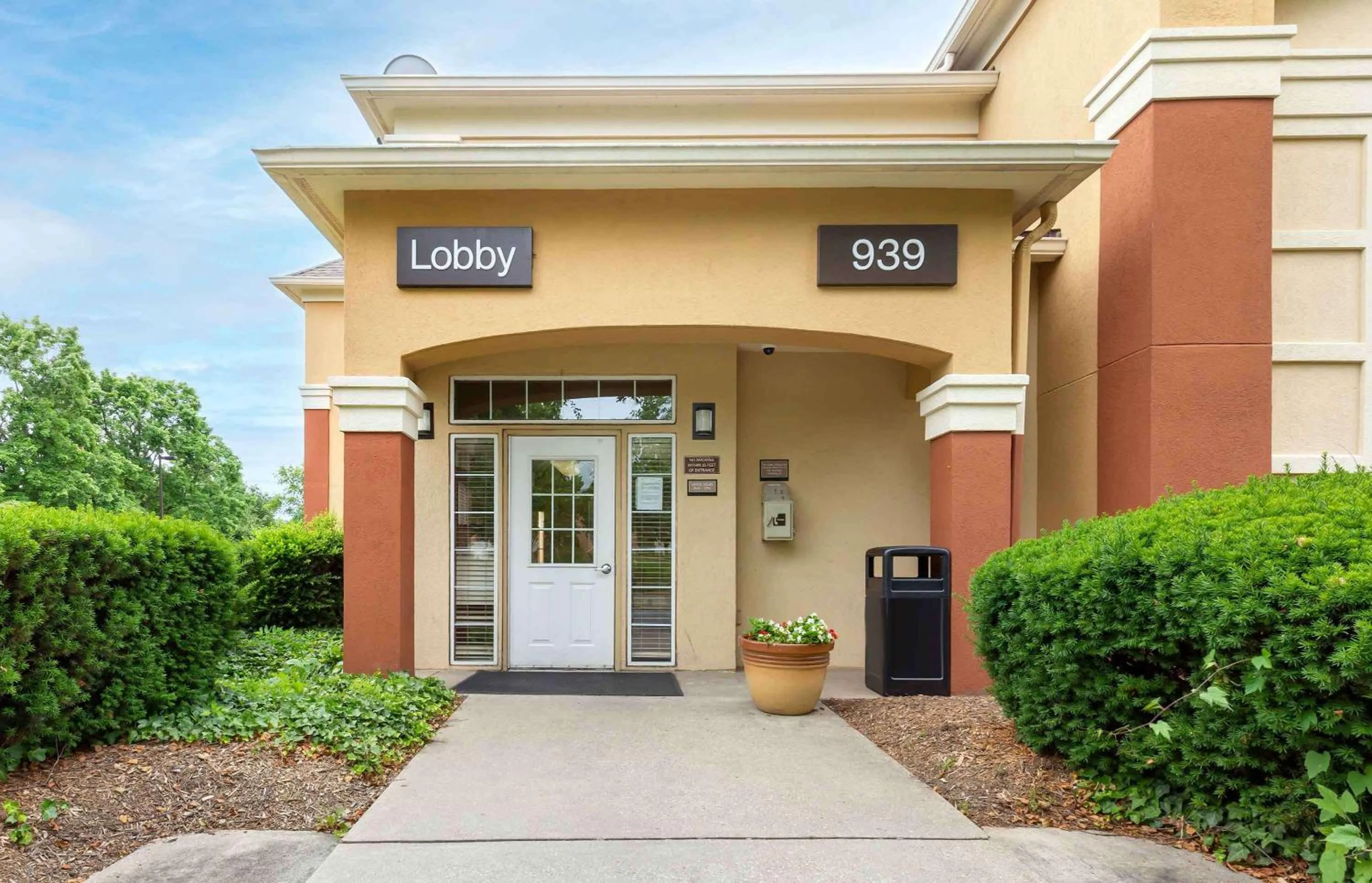 Property building in Extended Stay America Select Suites - Baltimore - BWI Airport - International Dr