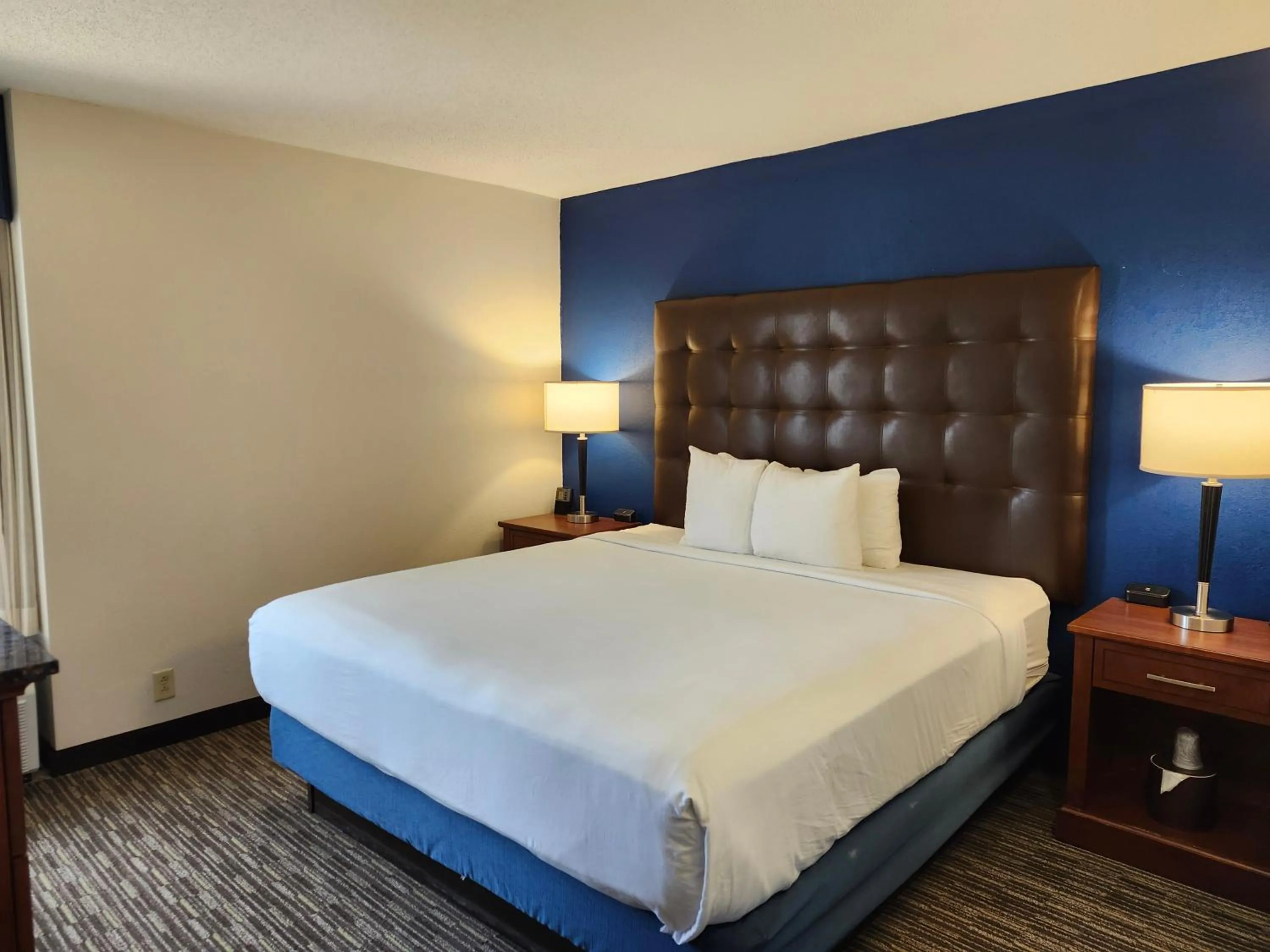 Bed in Heritage Inn & Suites St Louis Fenton, Trademark by Wyndham