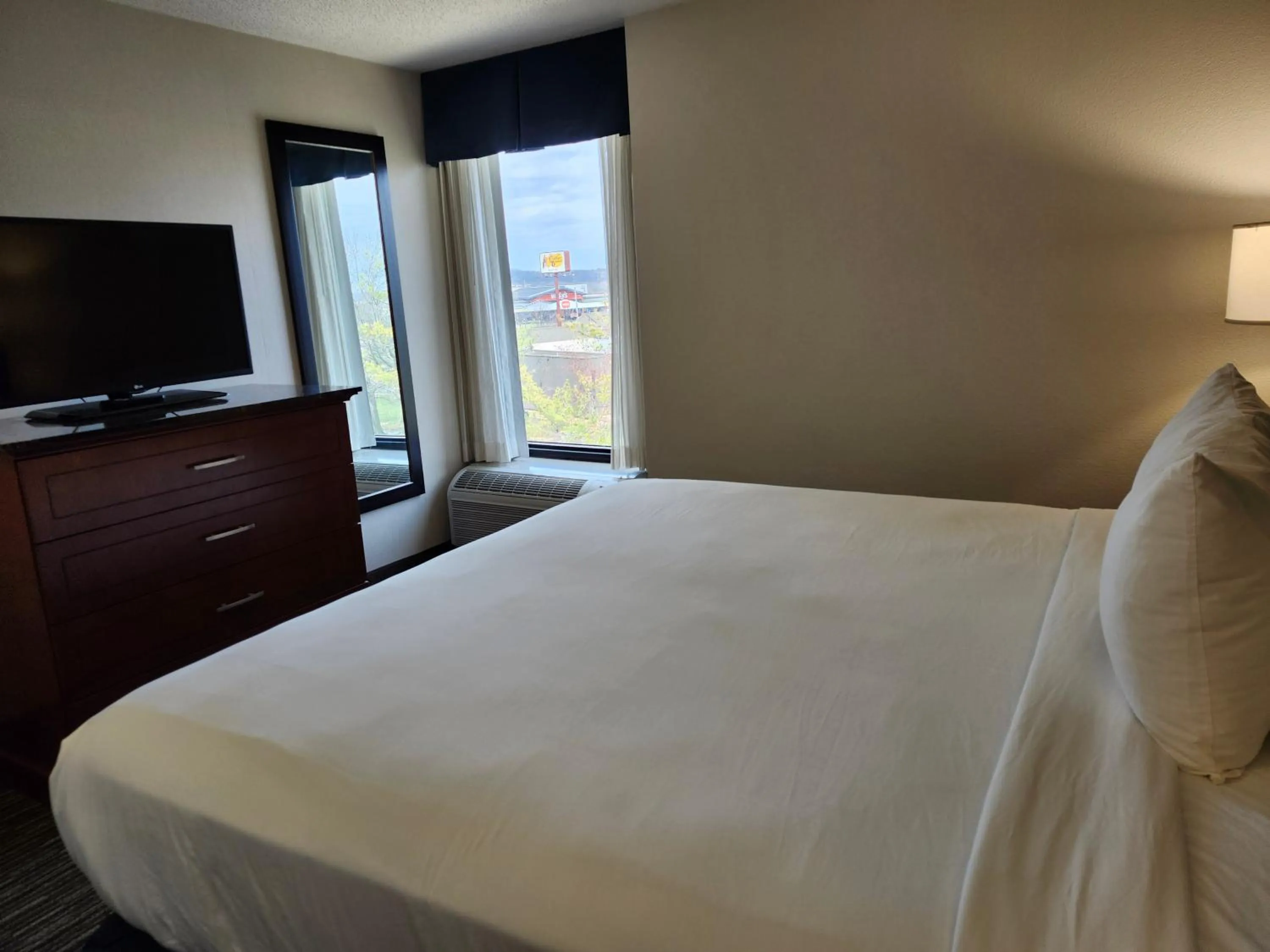 Bed in Heritage Inn & Suites St Louis Fenton, Trademark by Wyndham