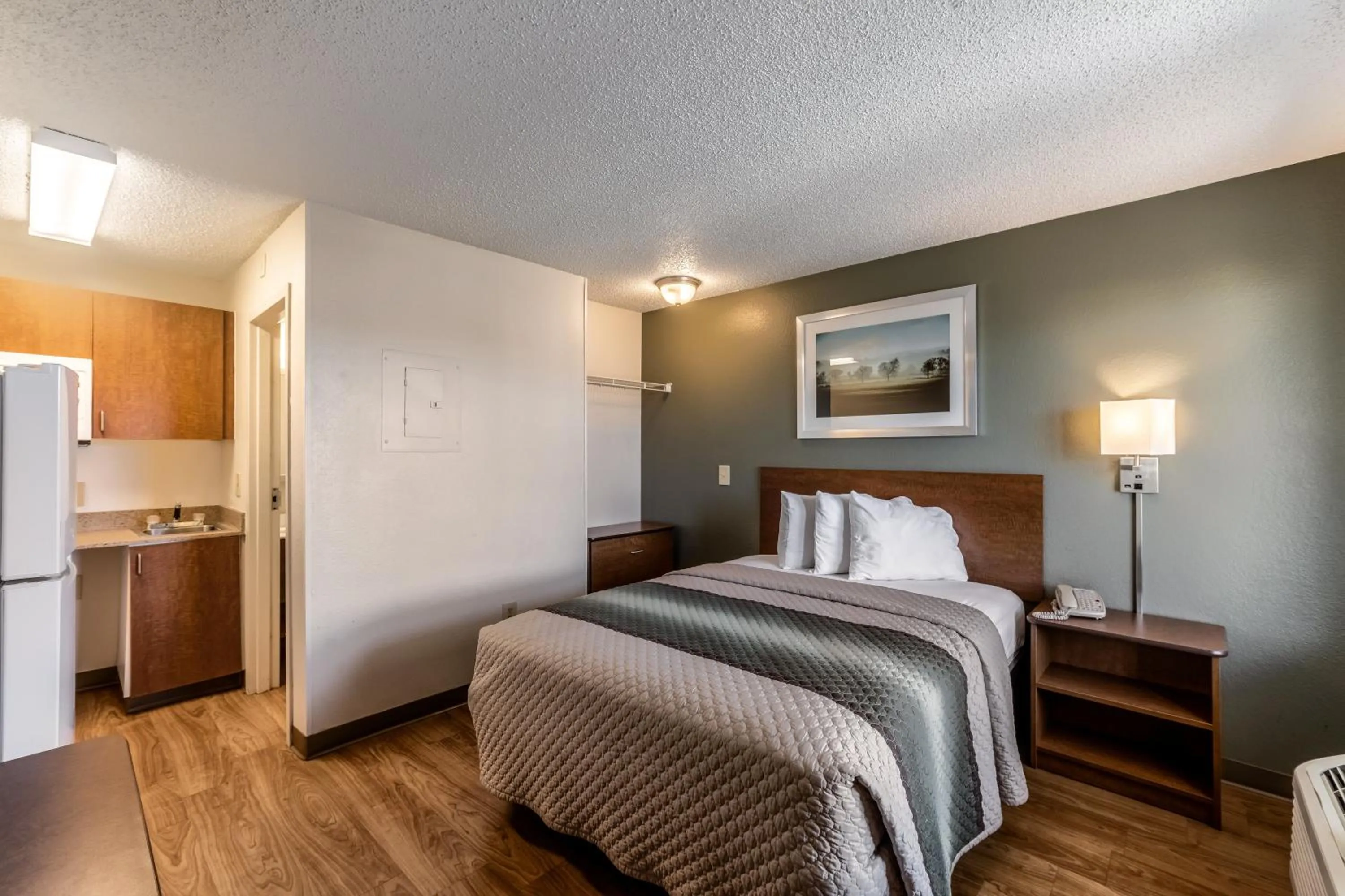 Photo of the whole room, Bed in HomeTowne Studios by Red Roof Austin