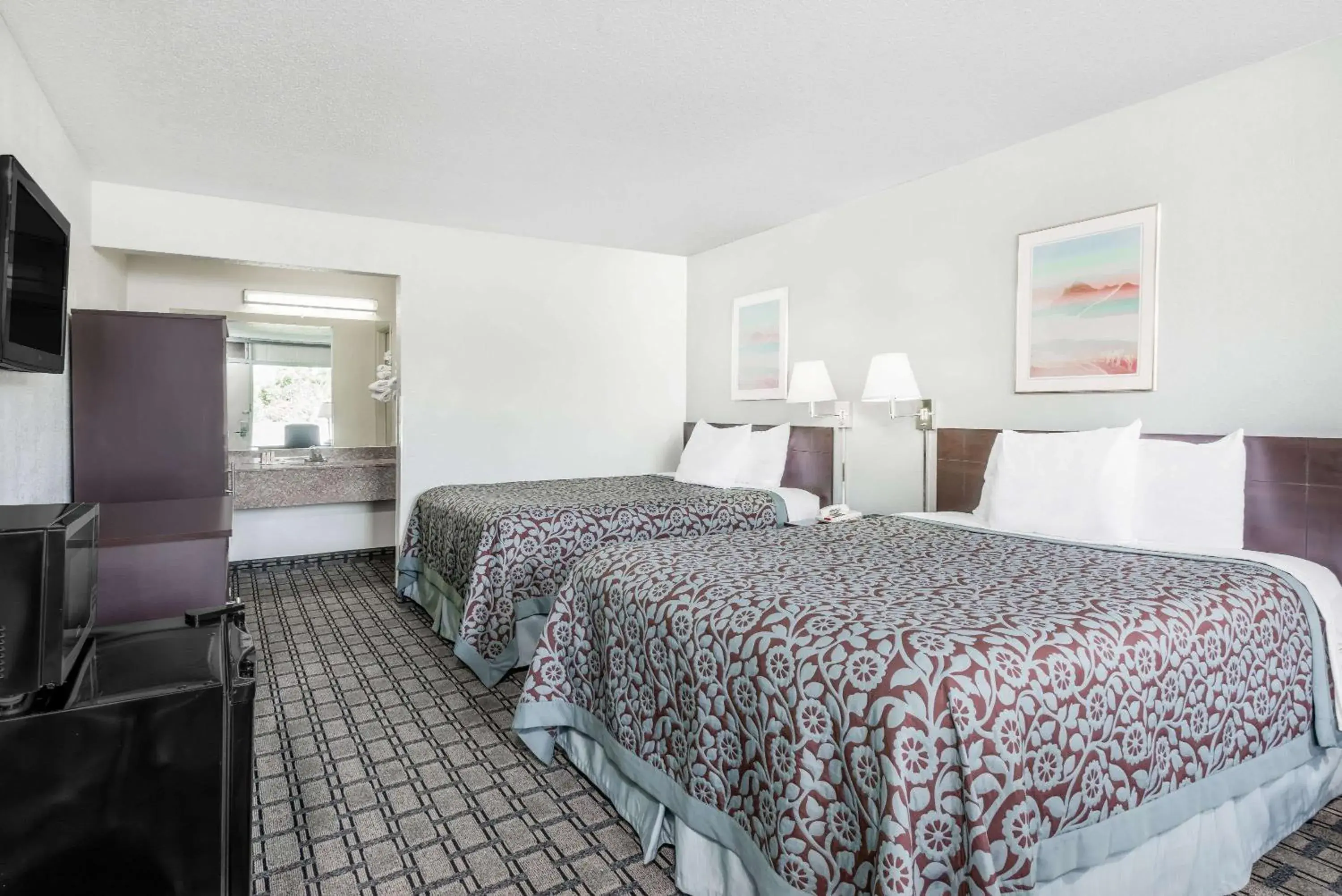 Double Room with Two Double Beds - Smoking in Days Inn by Wyndham St Clairsville Double Room with Two Double Beds - Smoking in Days Inn by Wyndham St Clairsville