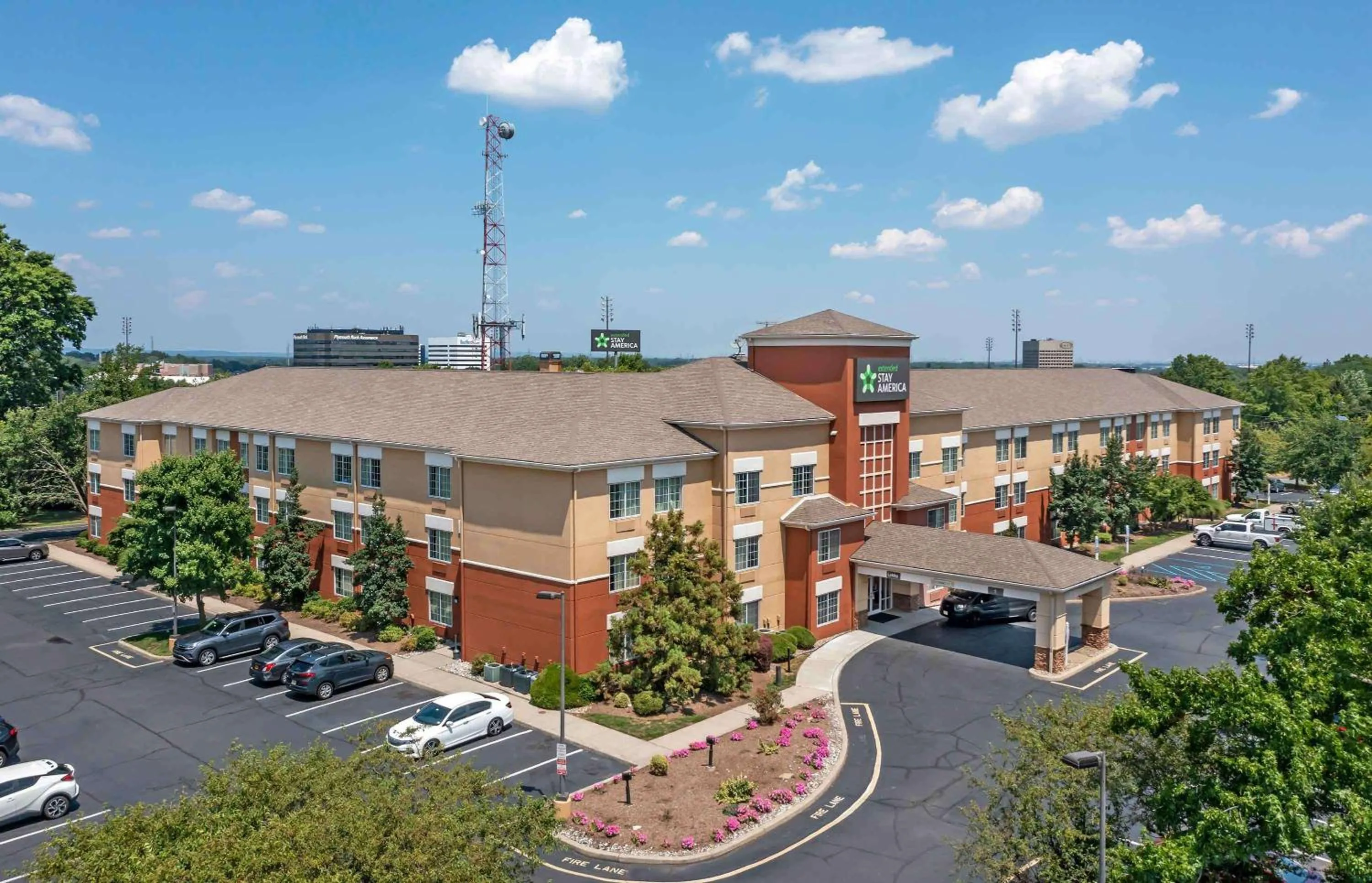 Property building in Extended Stay America Suites - Newark - Woodbridge