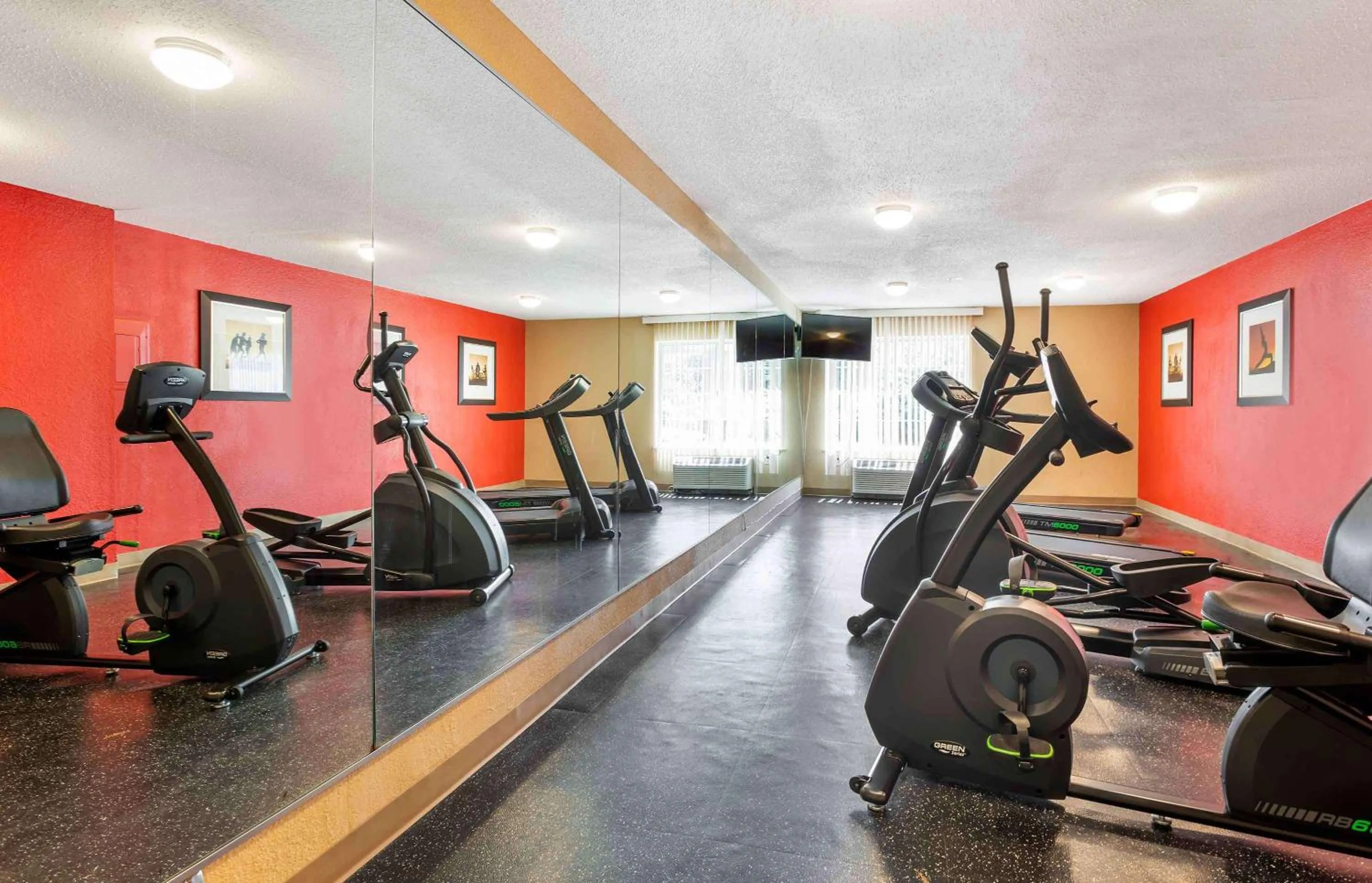 Fitness centre/facilities in Extended Stay America Suites - Newark - Woodbridge