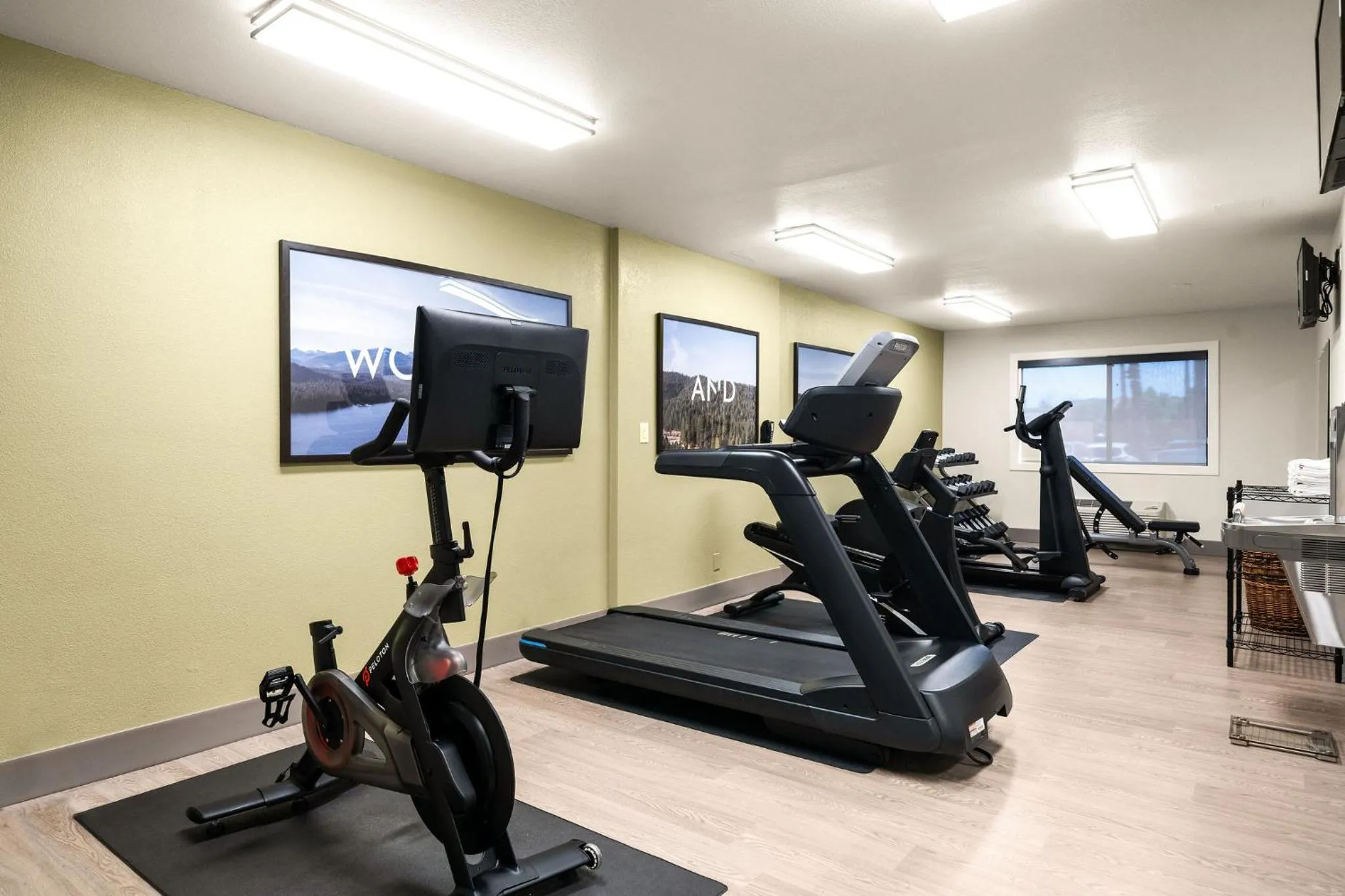 Fitness centre/facilities in Oxford Suites Redding