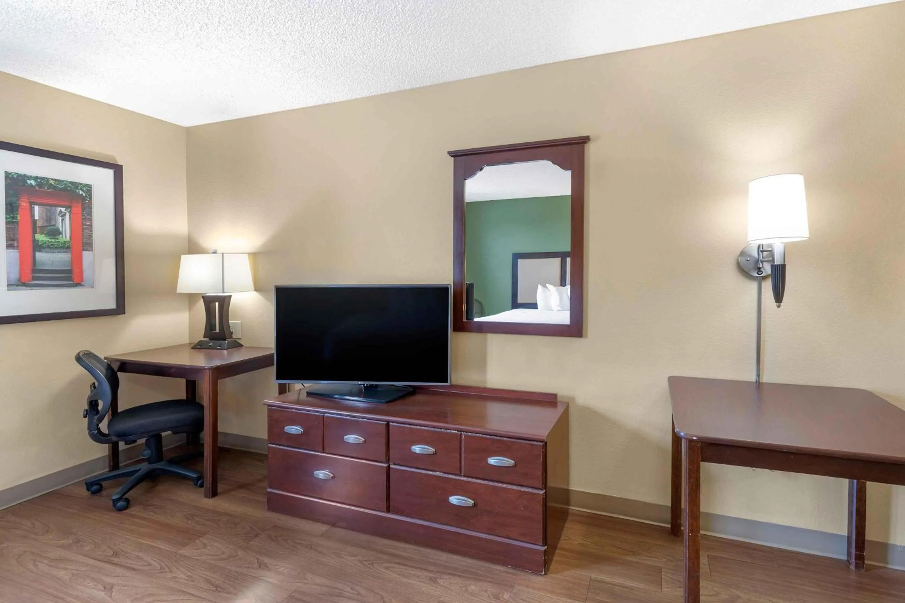 Bedroom in Extended Stay America Suites - Los Angeles - Burbank Airport