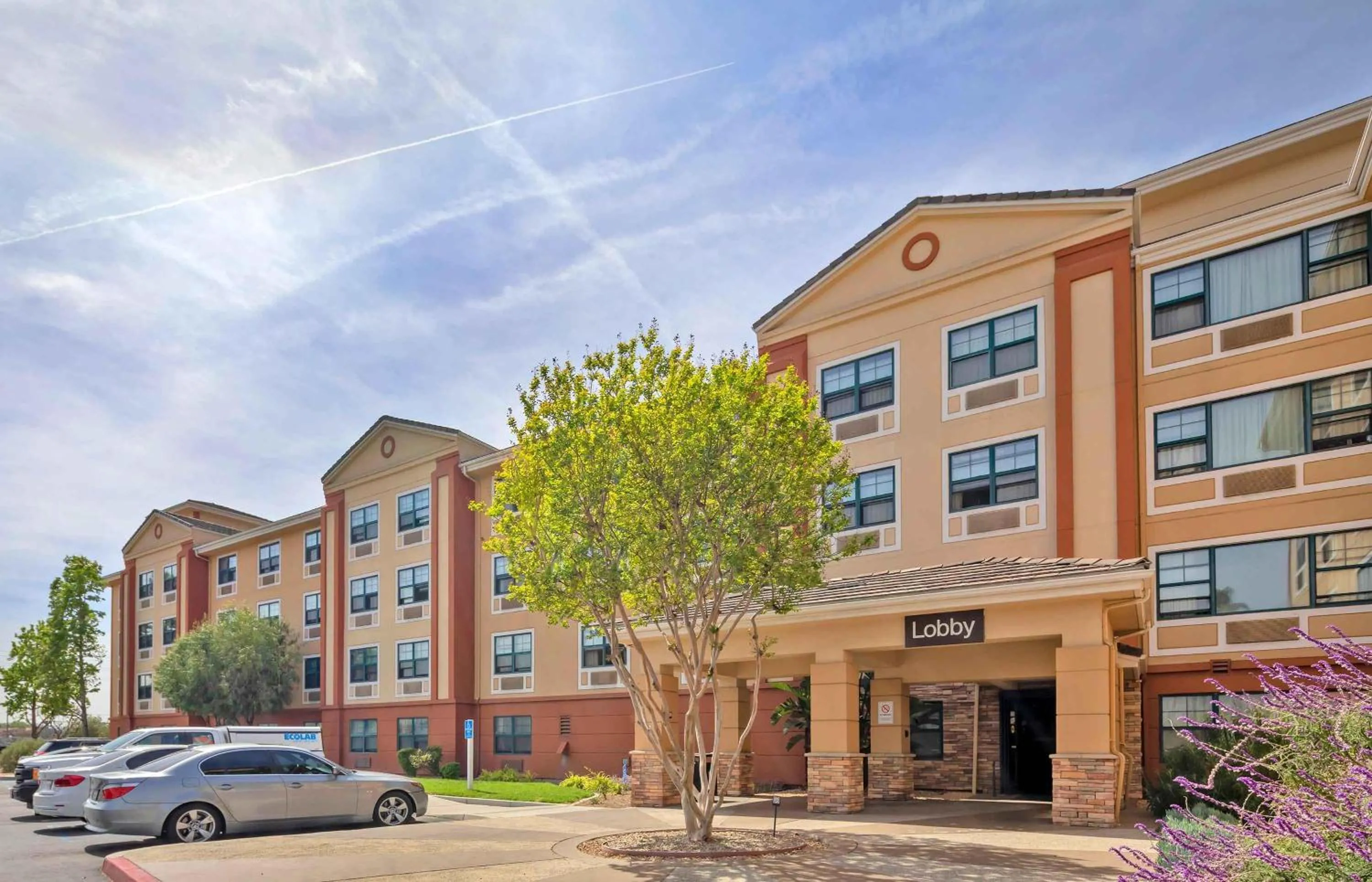 Property building in Extended Stay America Suites - Los Angeles - Burbank Airport