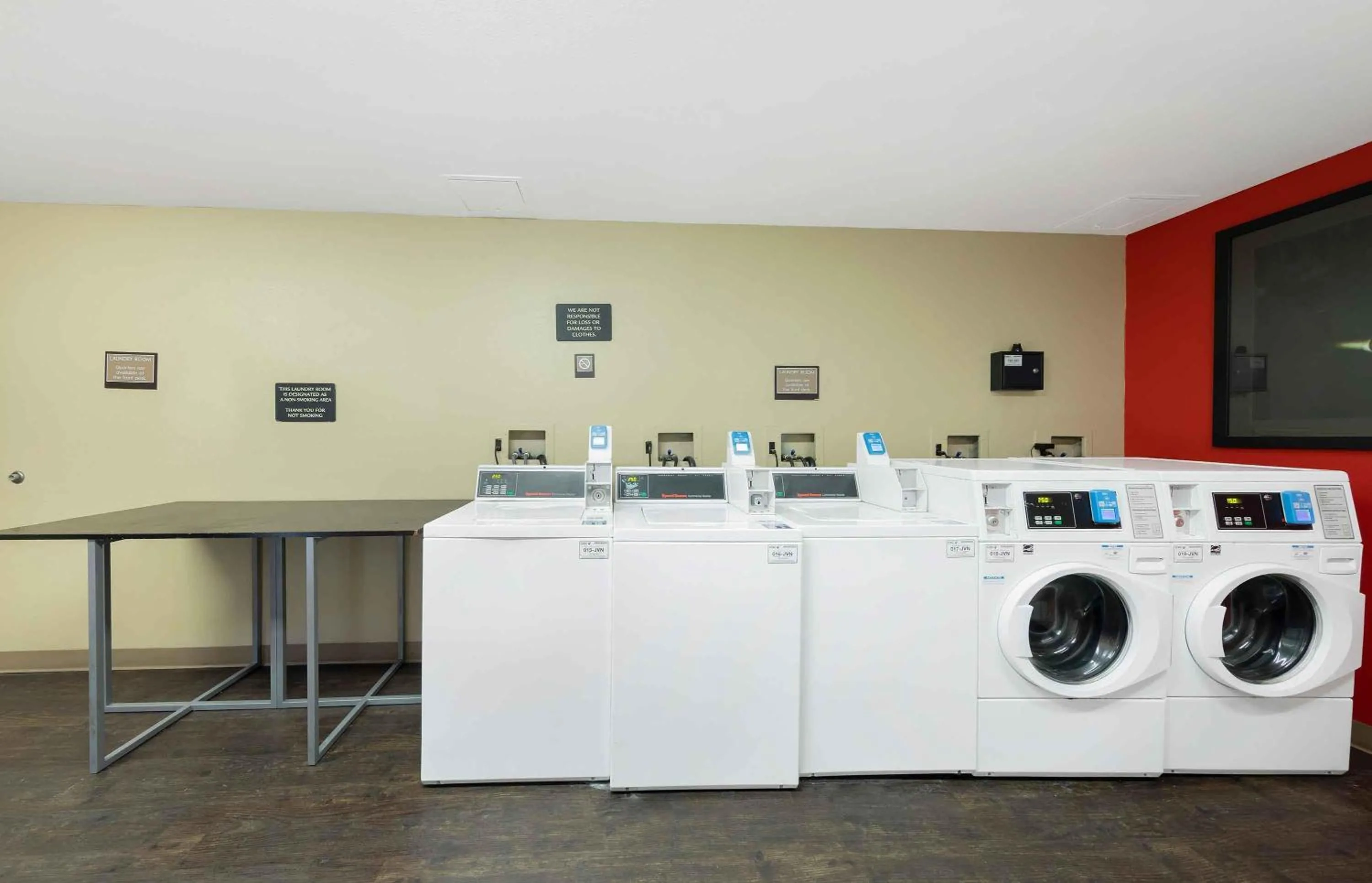 Property building in Extended Stay America Suites - Los Angeles - Burbank Airport