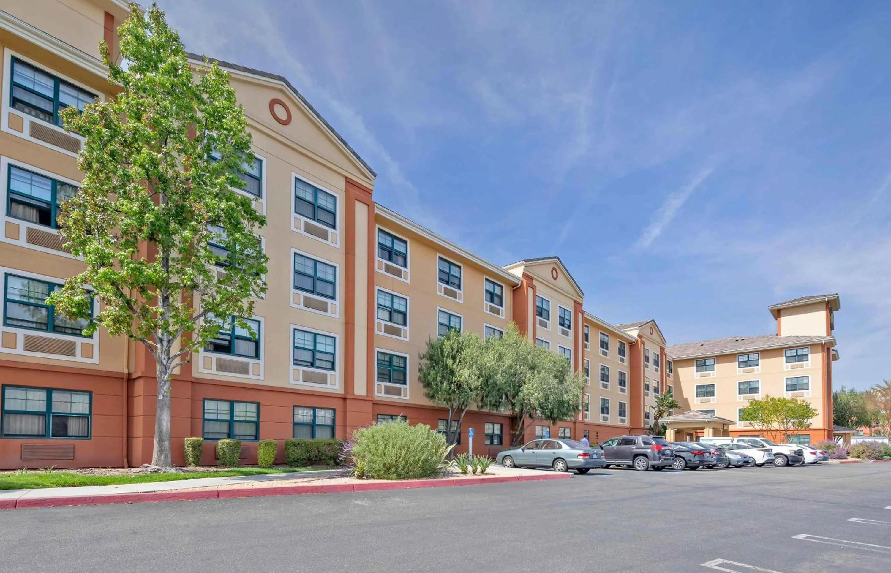 Property building in Extended Stay America Suites - Los Angeles - Burbank Airport