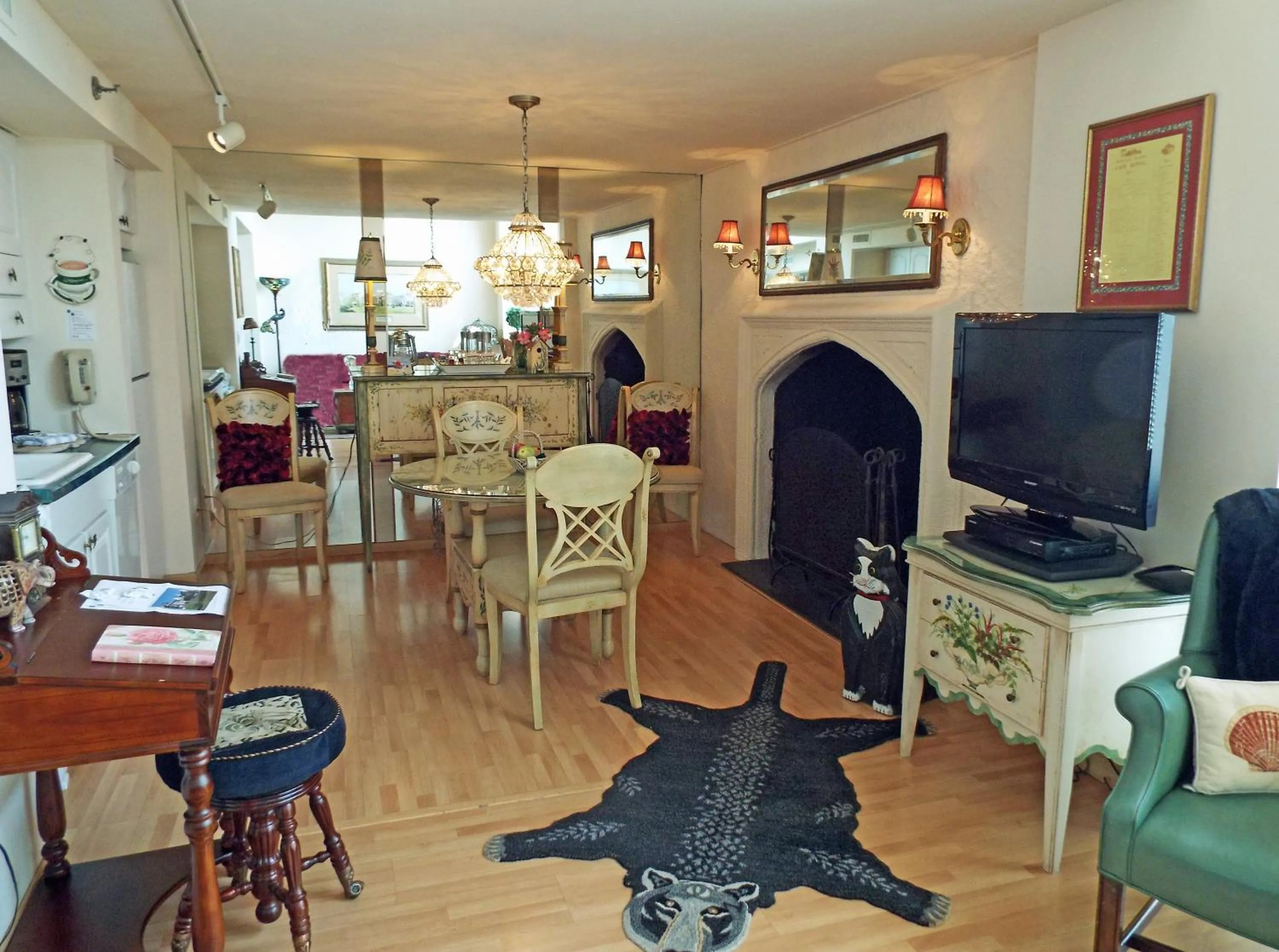 Photo of the whole room in Montauk Manor