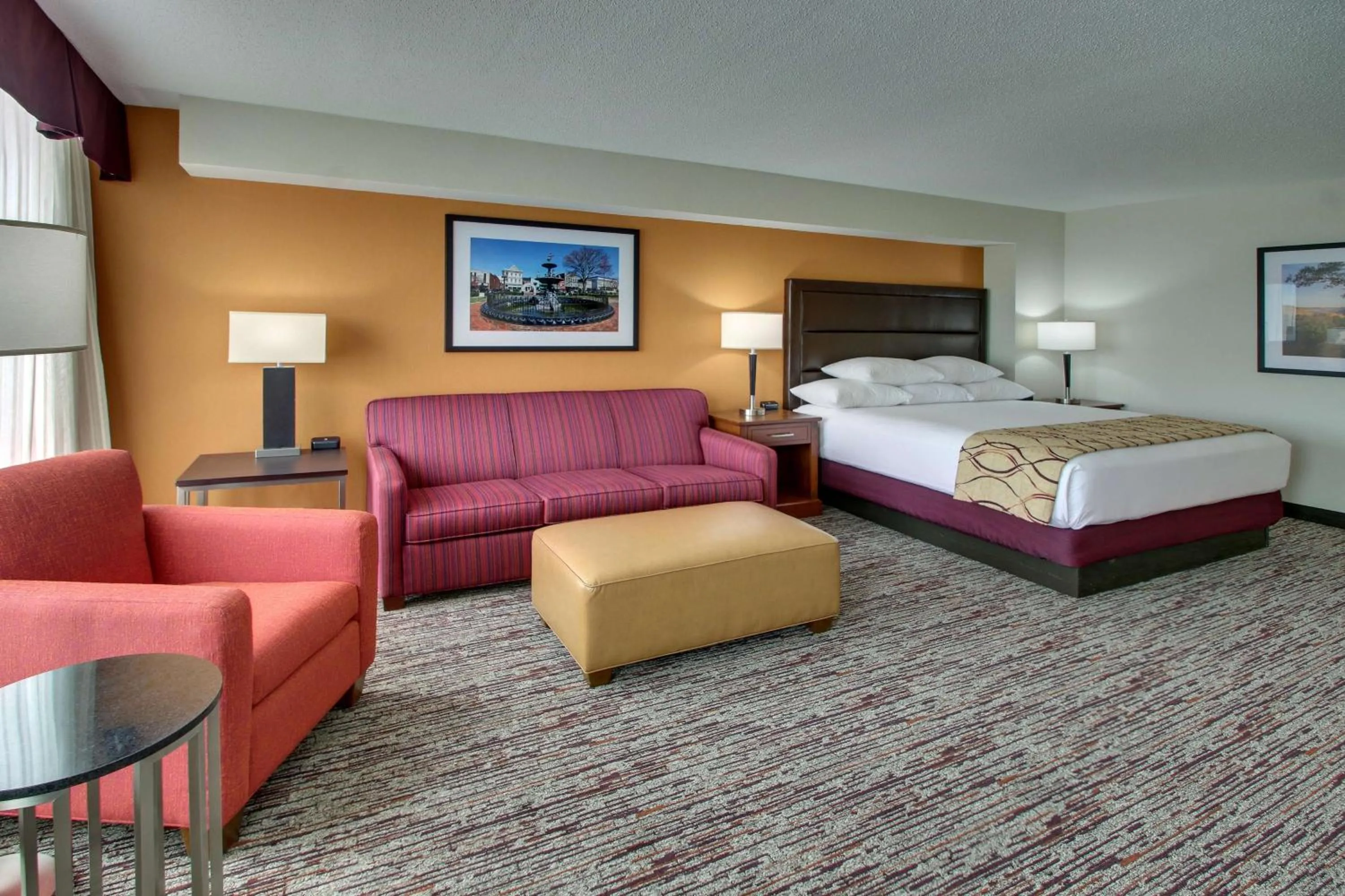Photo of the whole room, Bed in Drury Inn & Suites Bowling Green
