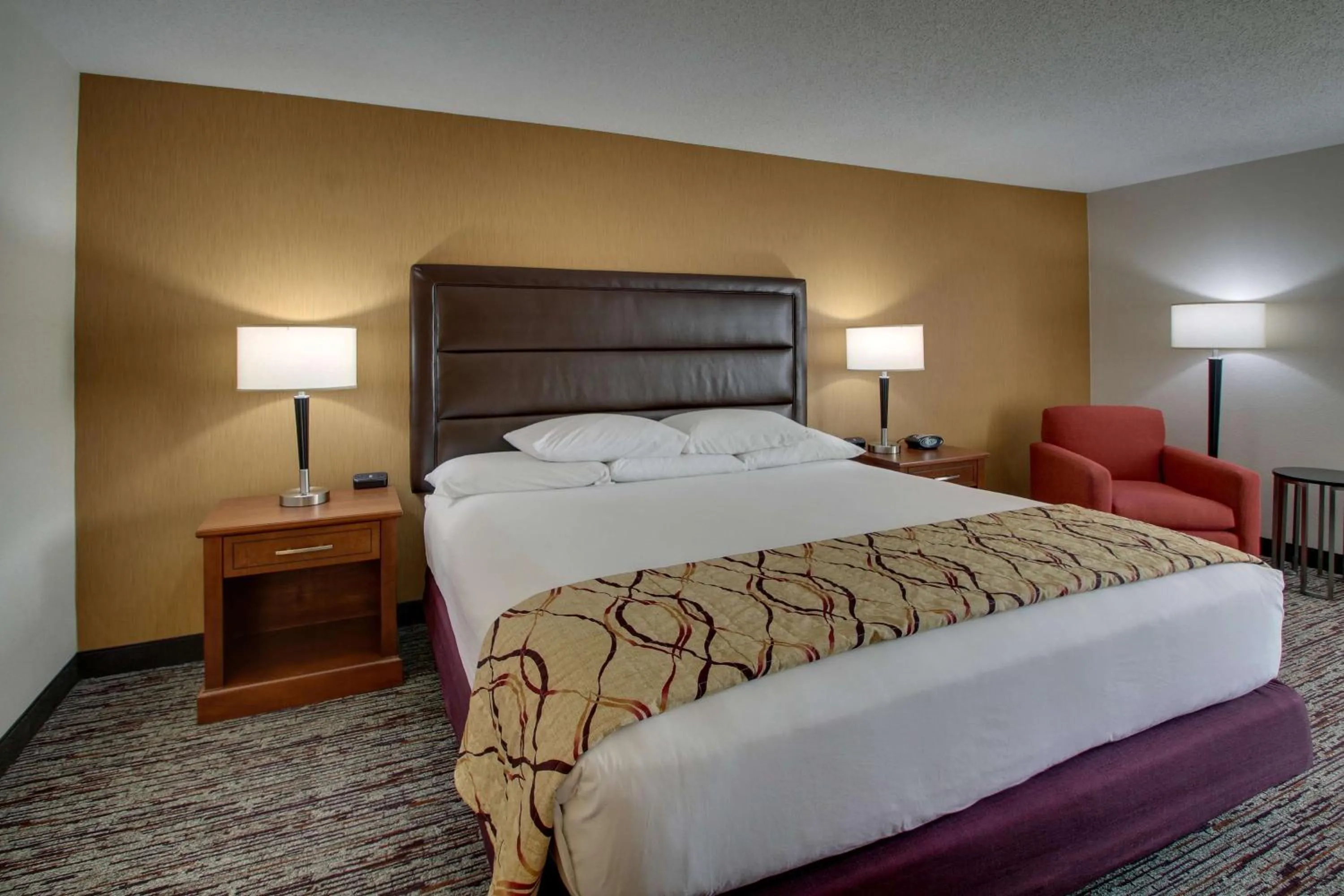 Photo of the whole room, Bed in Drury Inn & Suites Bowling Green