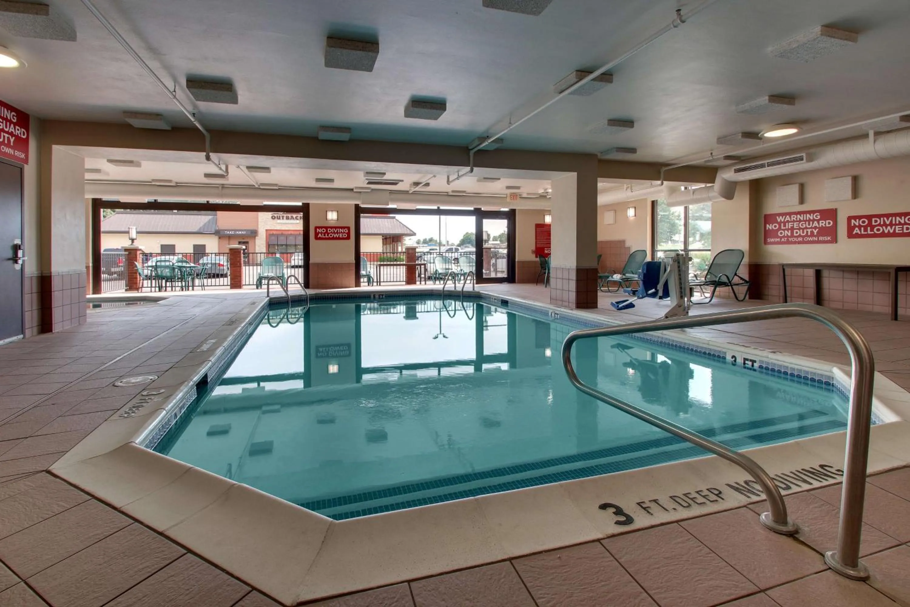 Pool view in Drury Inn & Suites Bowling Green