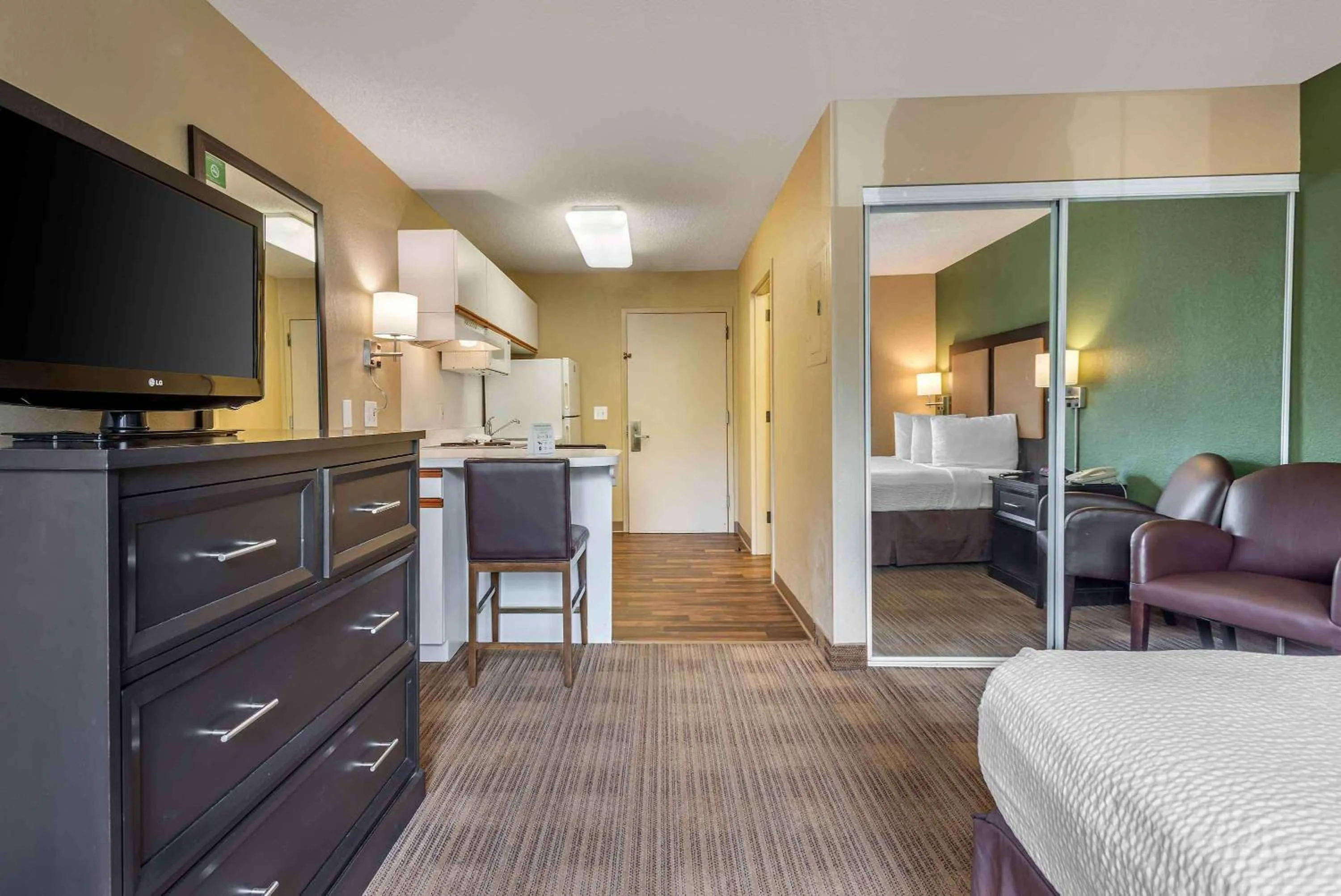 Bedroom, Bed in Extended Stay America Suites - Philadelphia - King of Prussia