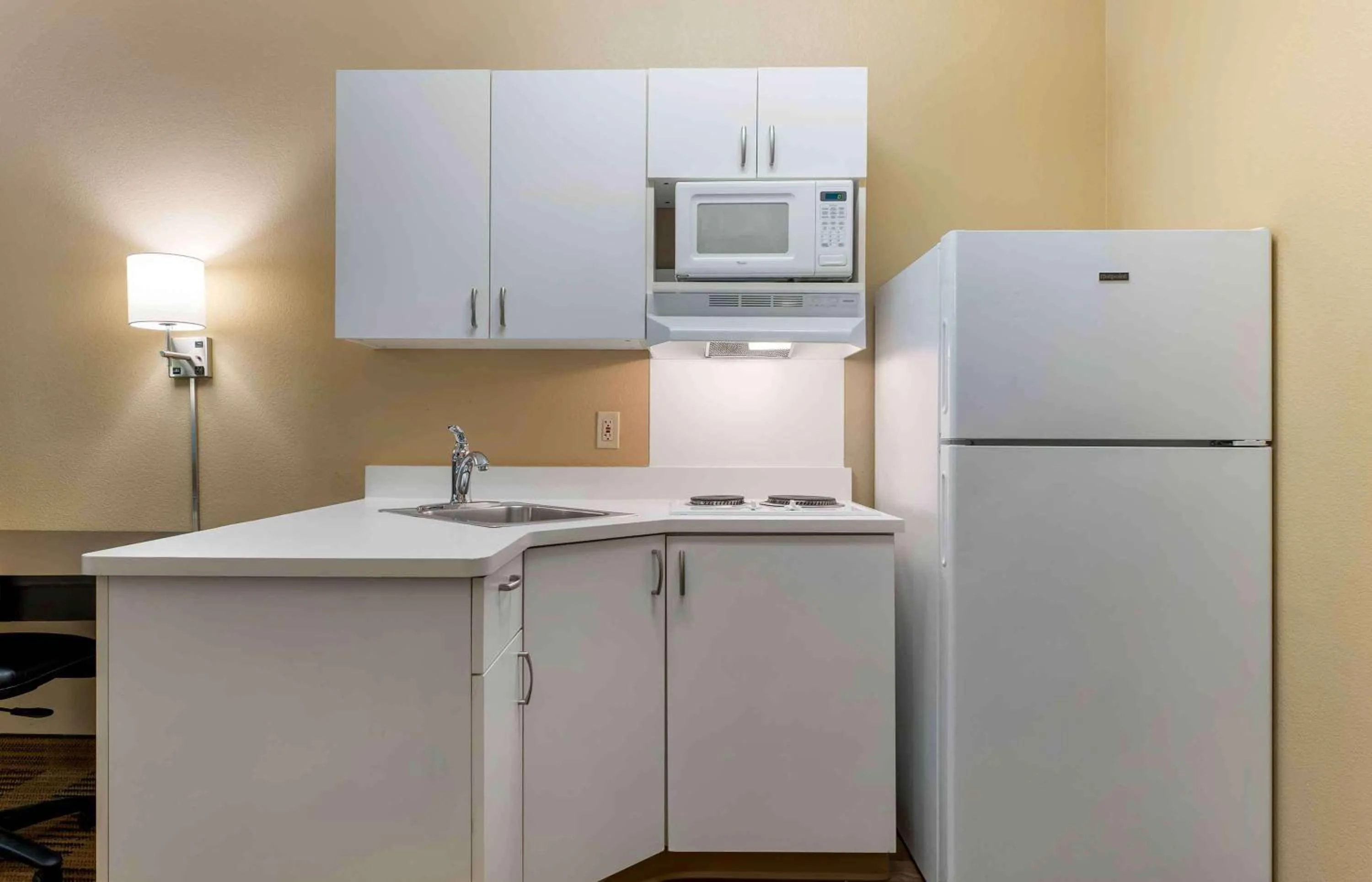 Kitchen or kitchenette in Extended Stay America Suites - Chicago - Skokie