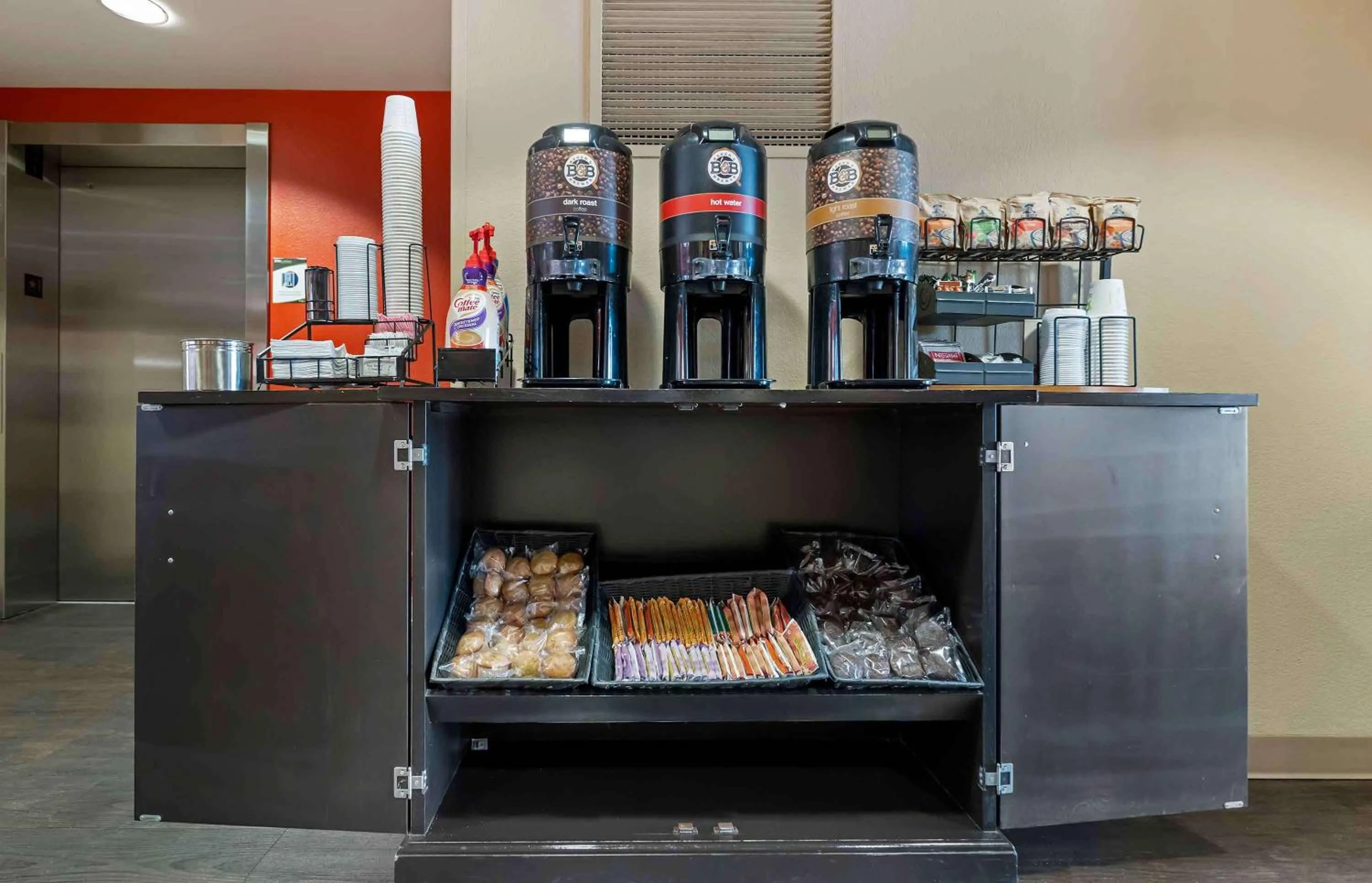 Breakfast in Extended Stay America Suites - Chicago - Skokie