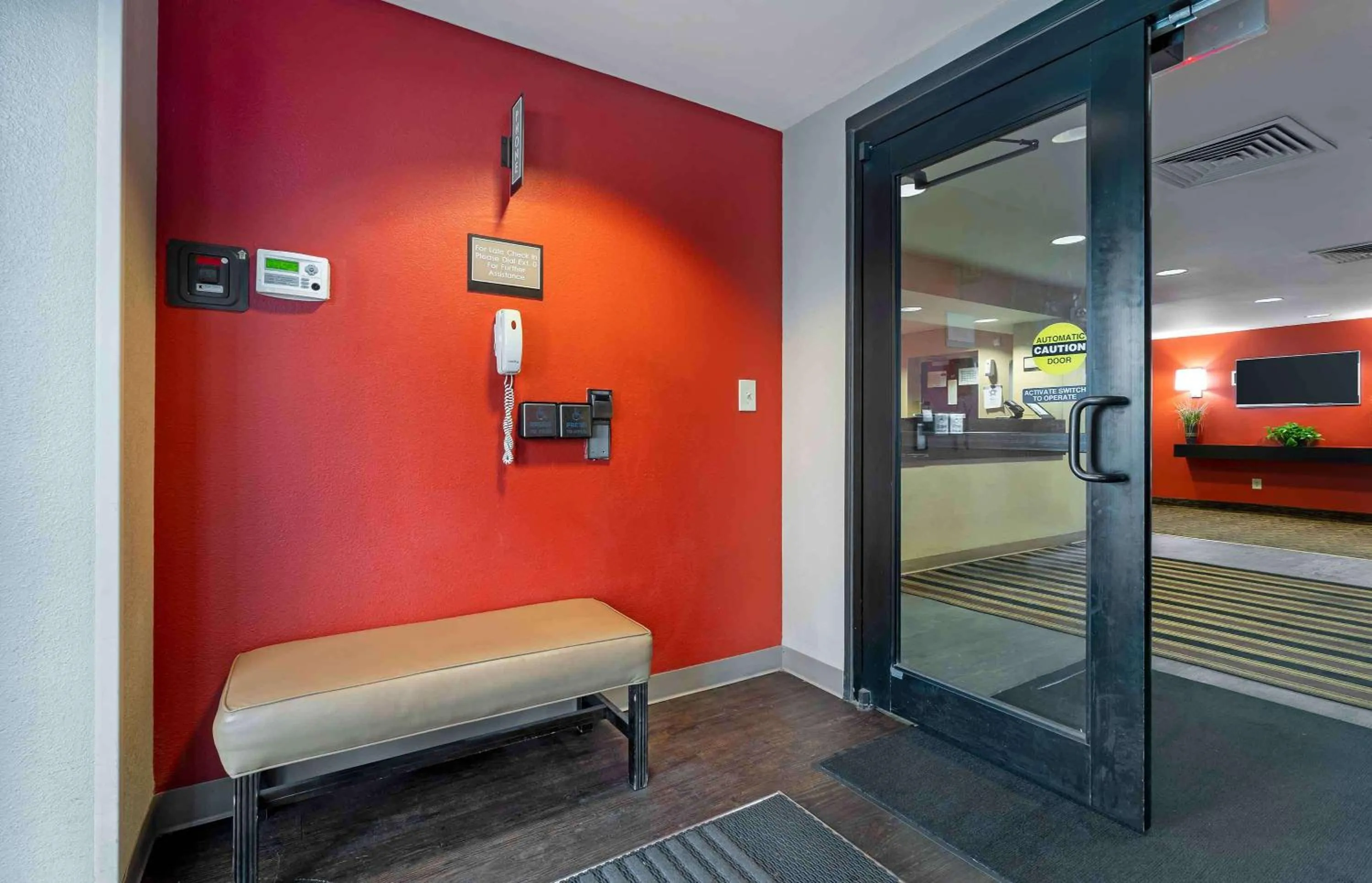 Lobby or reception, Bed in Extended Stay America Suites - Chicago - Skokie