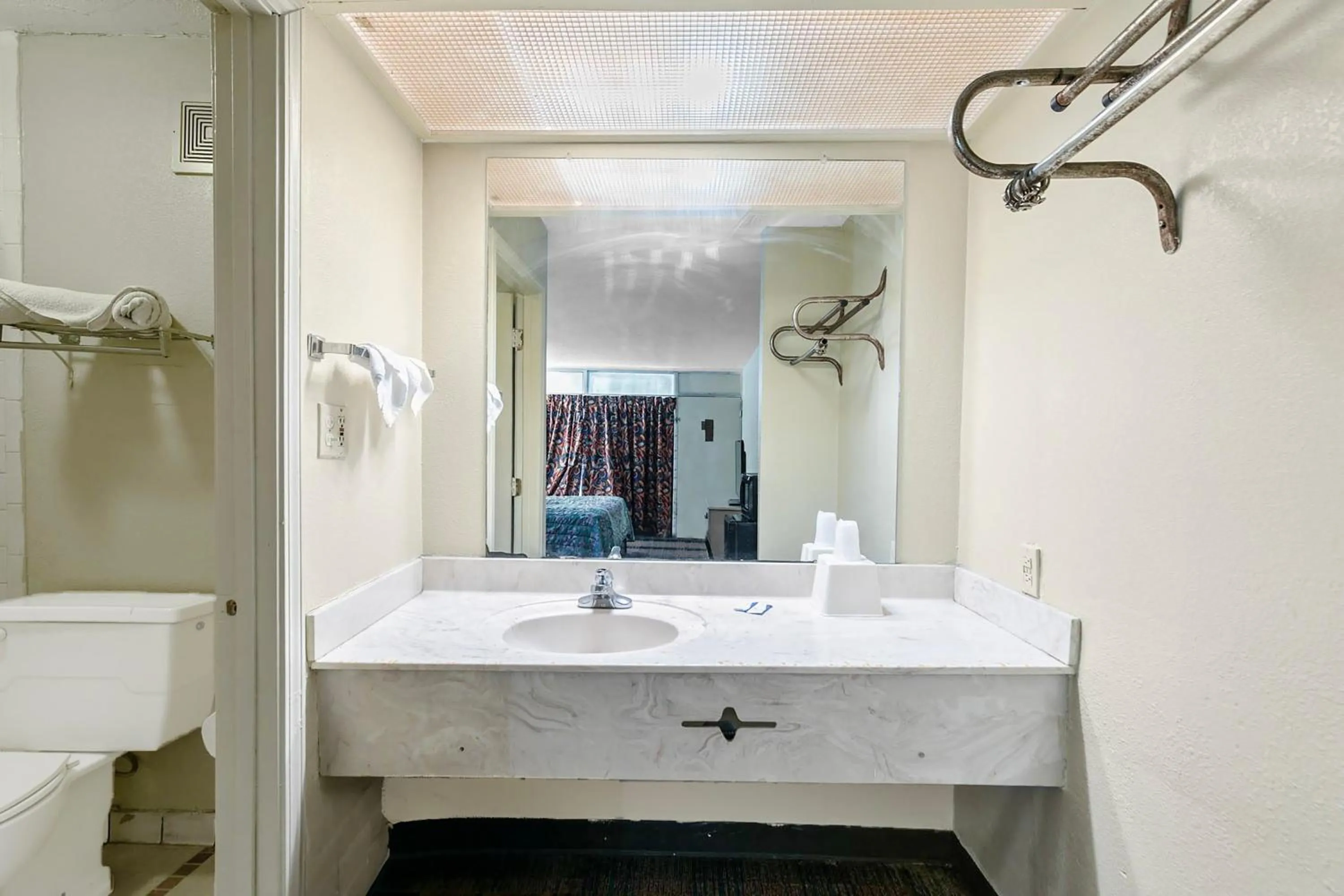 Bathroom in Hotel O Star Motel Hattiesburg HWY 49