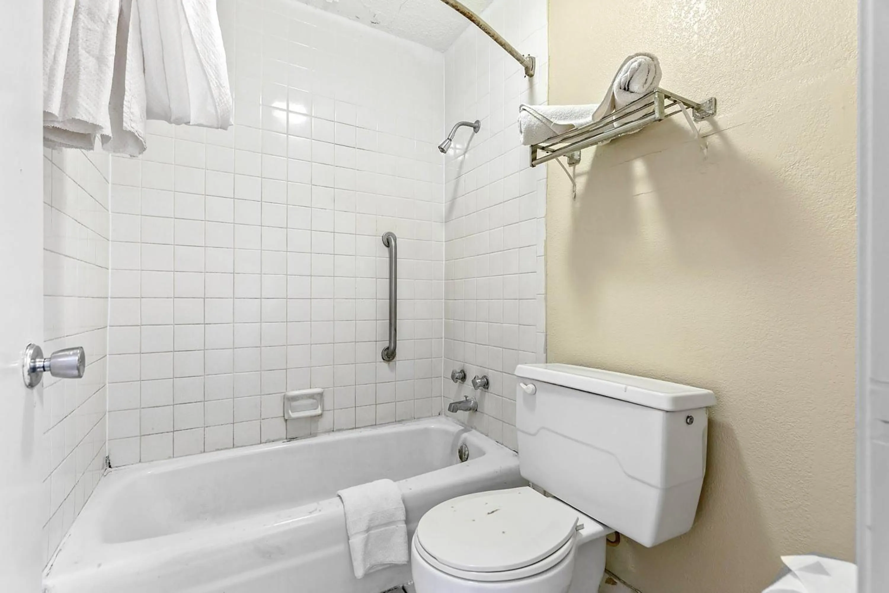 Bathroom in Hotel O Star Motel Hattiesburg HWY 49