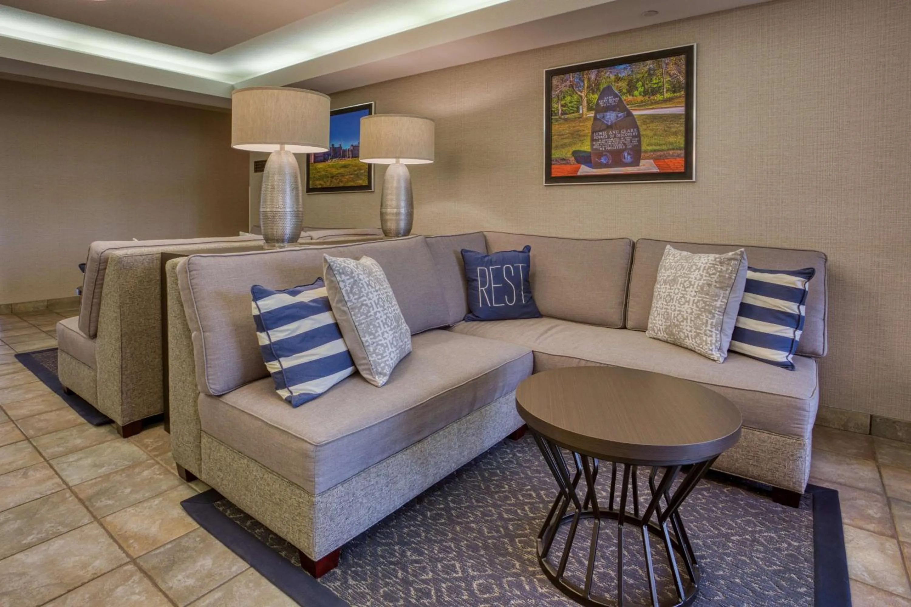 Lobby or reception in Drury Inn & Suites St. Louis - Fairview Heights