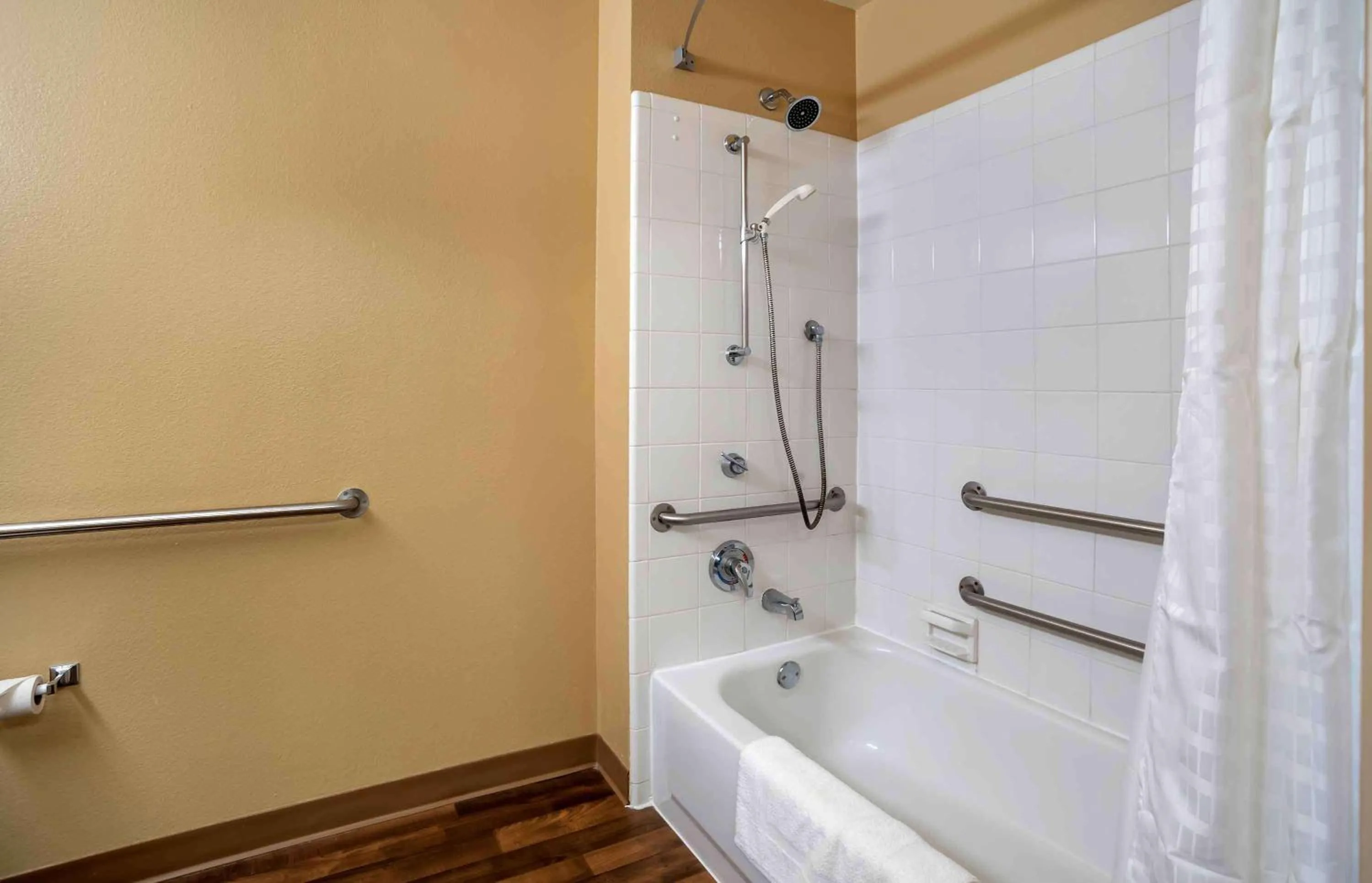 Bathroom in Extended Stay America Suites - Newark - Christiana - Wilmington
