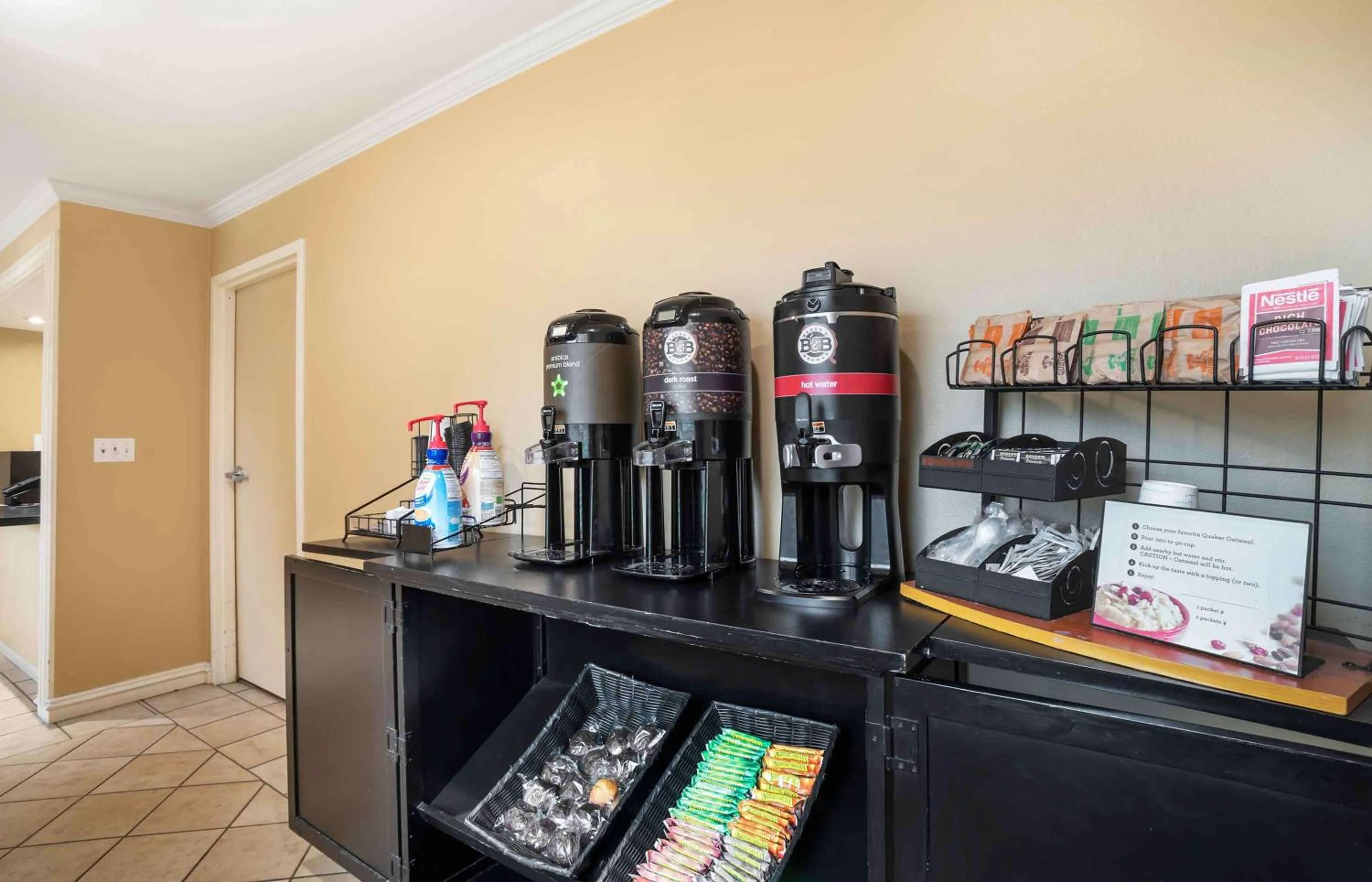 Breakfast in Extended Stay America Suites - Newark - Christiana - Wilmington