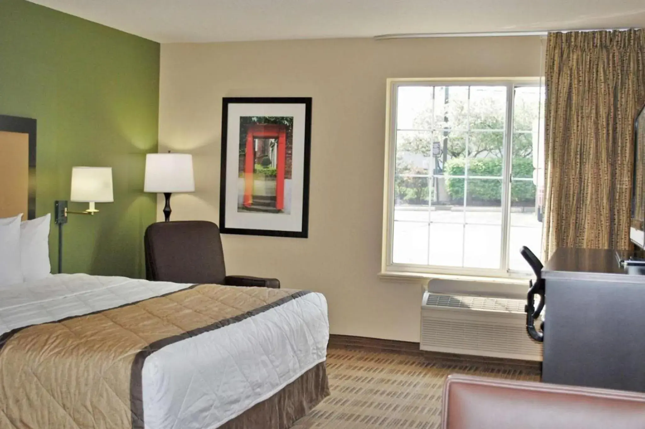 Queen Studio Suite in Beachwood Extended Suites Queen Studio Suite in Beachwood Extended Suites