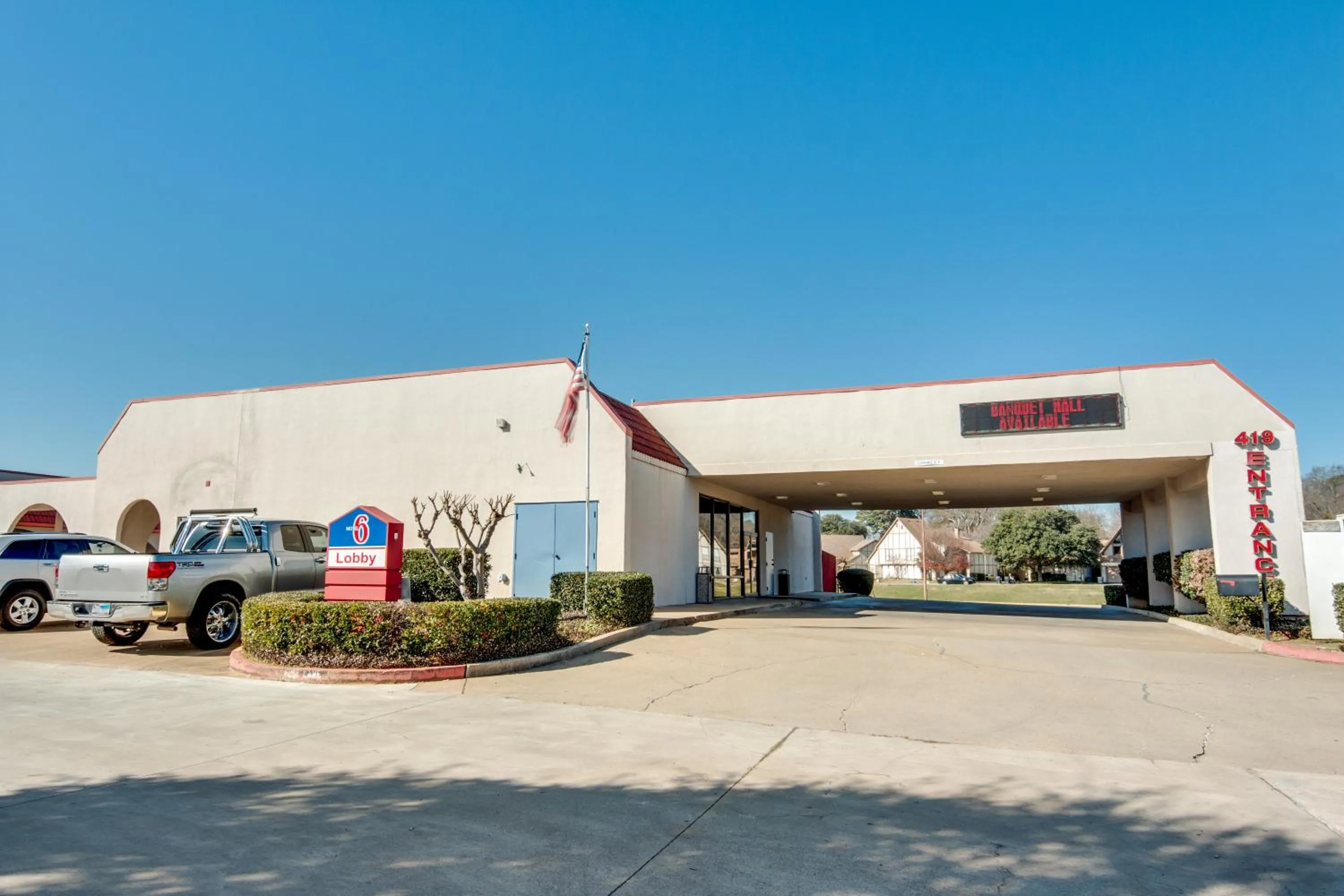 Facade/entrance in Motel 6-Longview, TX - North