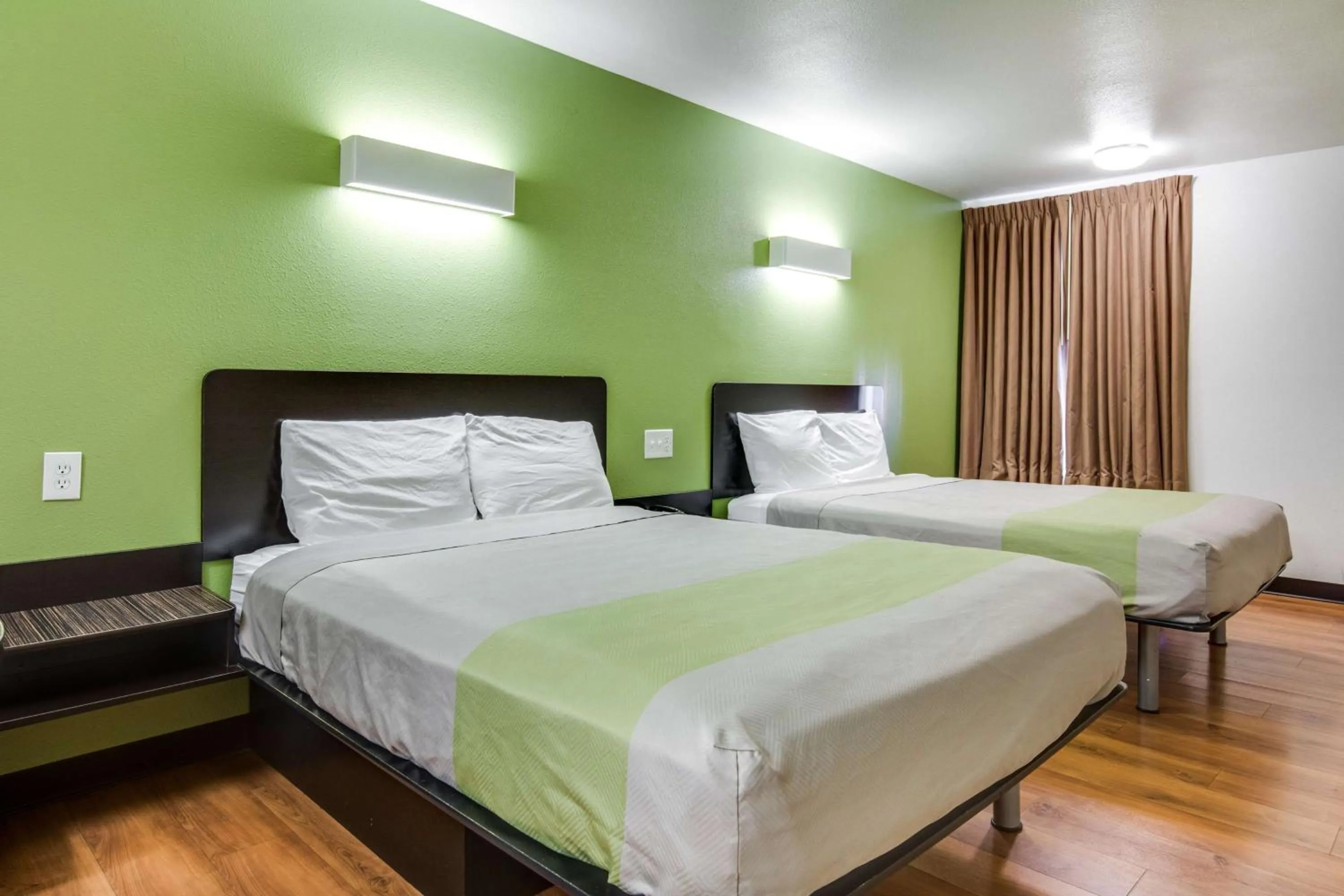 Photo of the whole room, Bed in Motel 6-Longview, TX - North