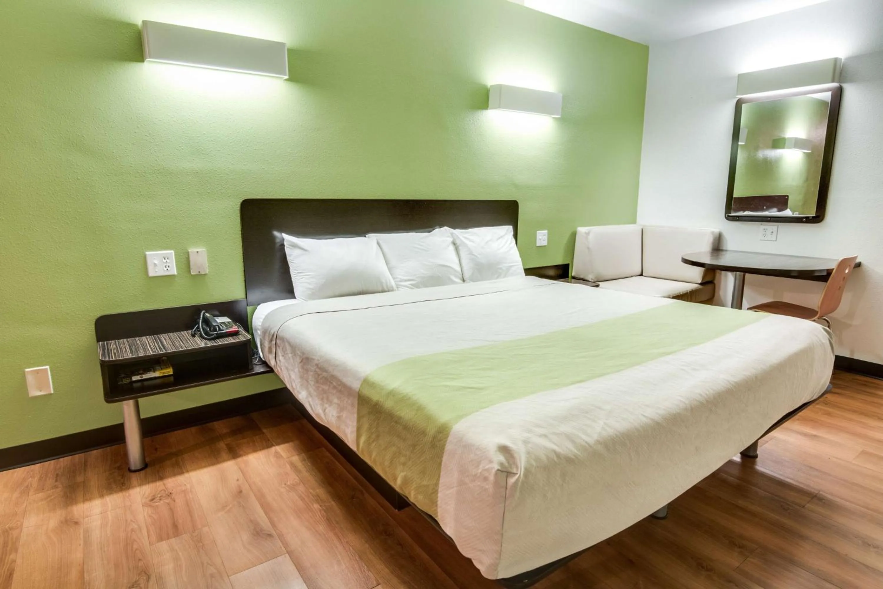 Photo of the whole room, Bed in Motel 6-Longview, TX - North