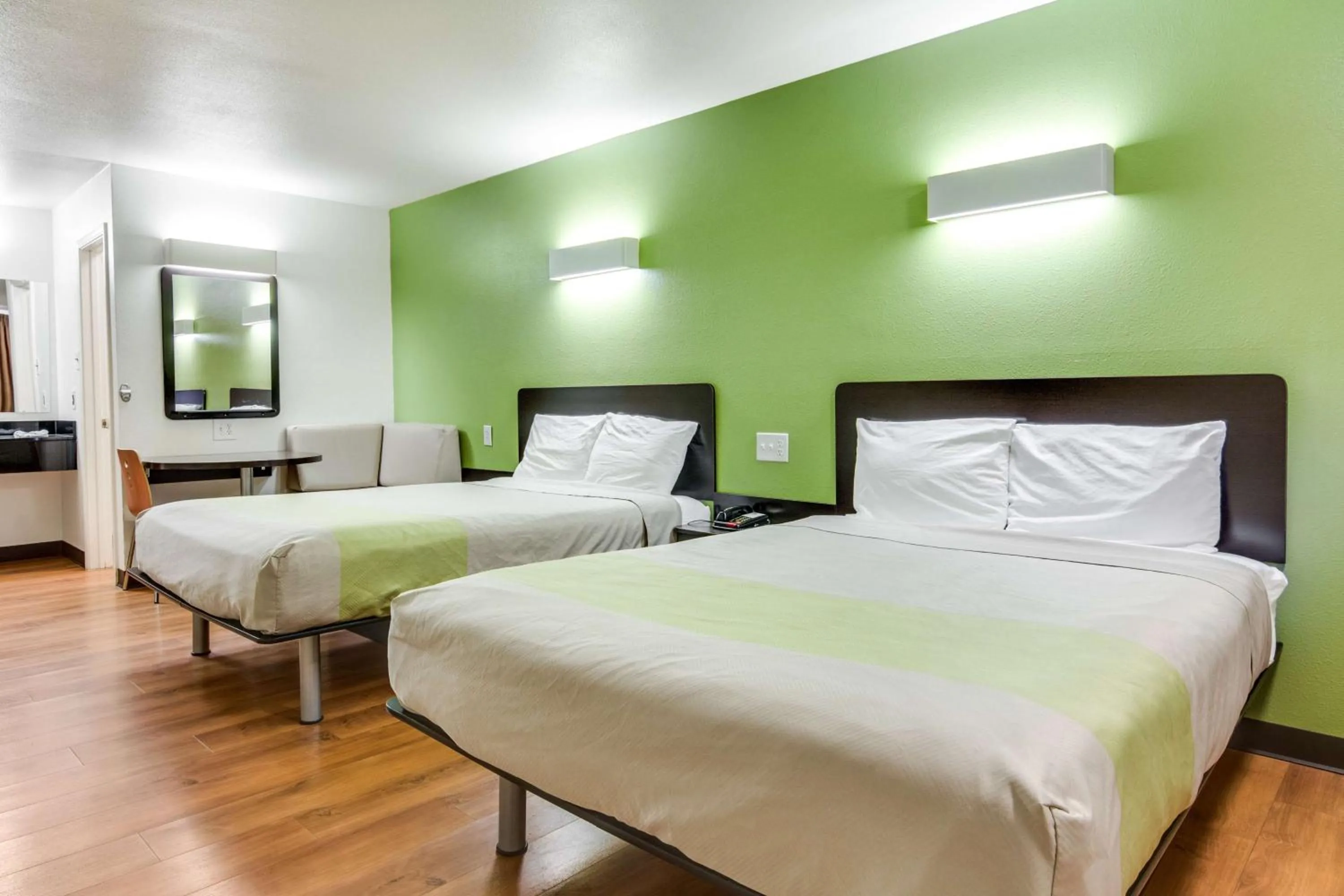 Photo of the whole room, Bed in Motel 6-Longview, TX - North