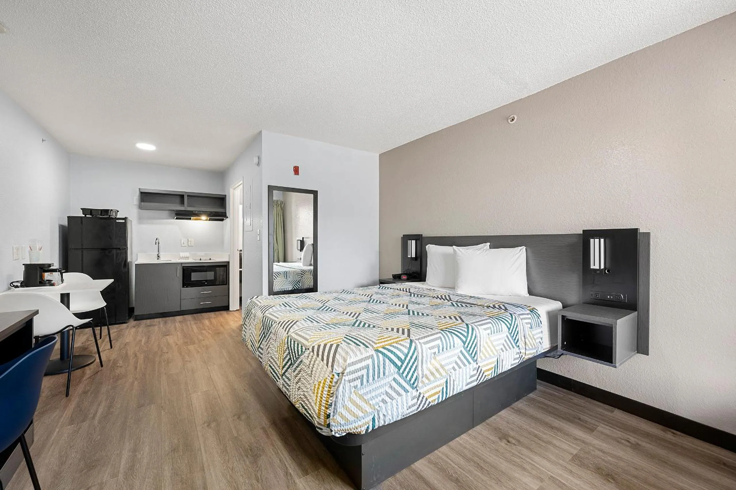 Bed in Studio 6-Roswell, GA - Atlanta