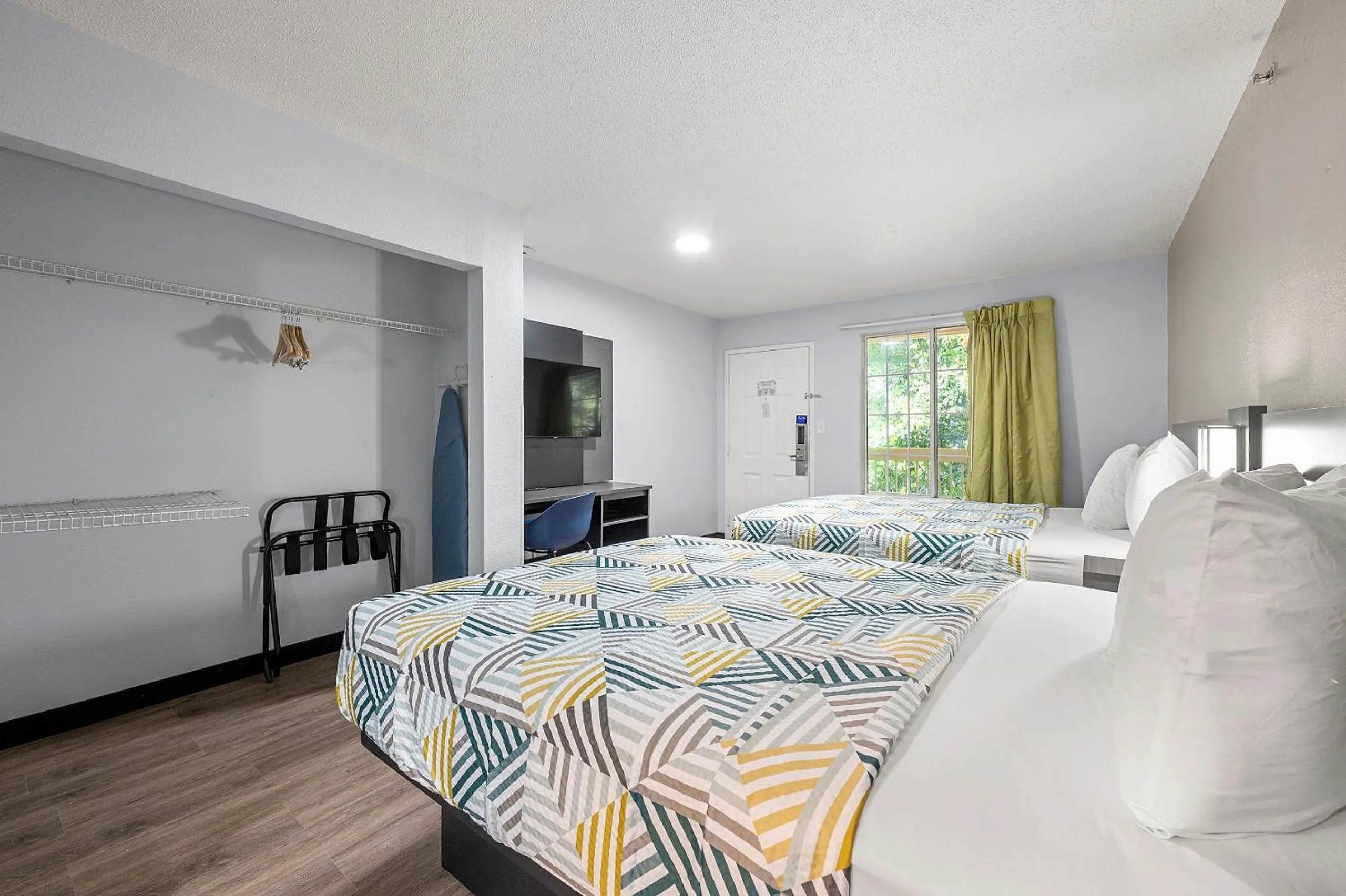 Bedroom, Bed in Studio 6-Roswell, GA - Atlanta