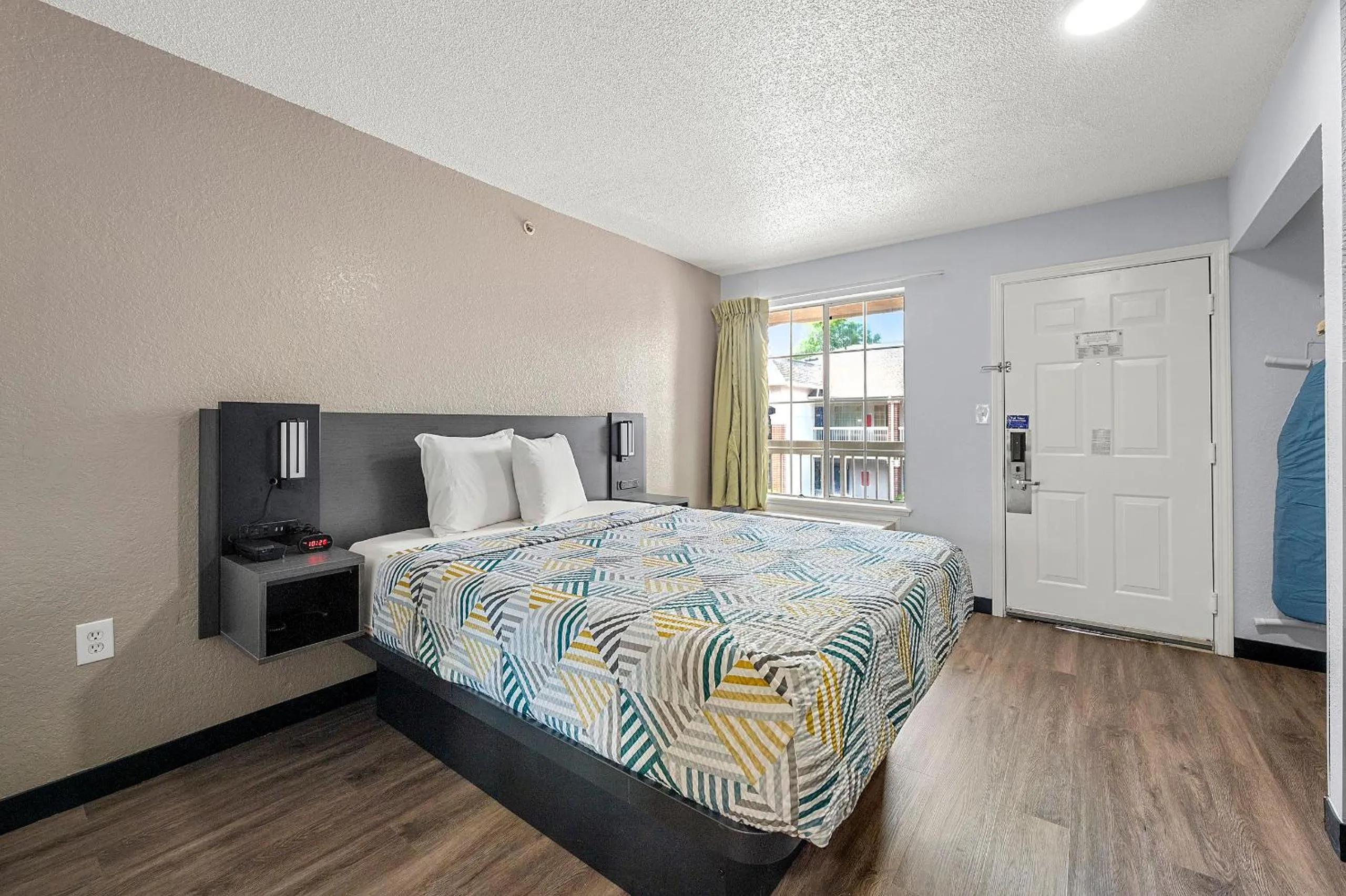 Bed in Studio 6-Roswell, GA - Atlanta