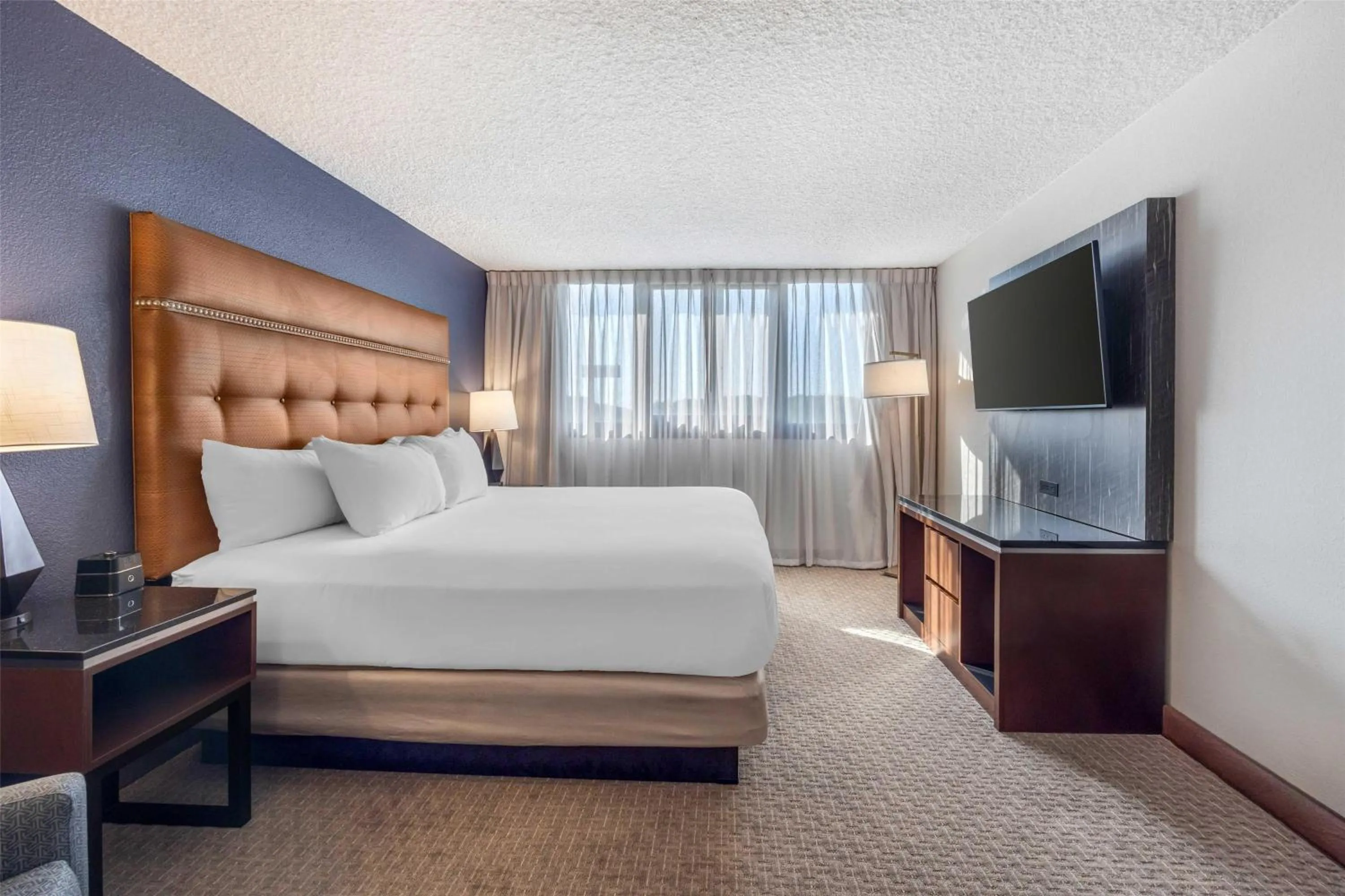 Bedroom, Bed in Drury Inn & Suites Paducah