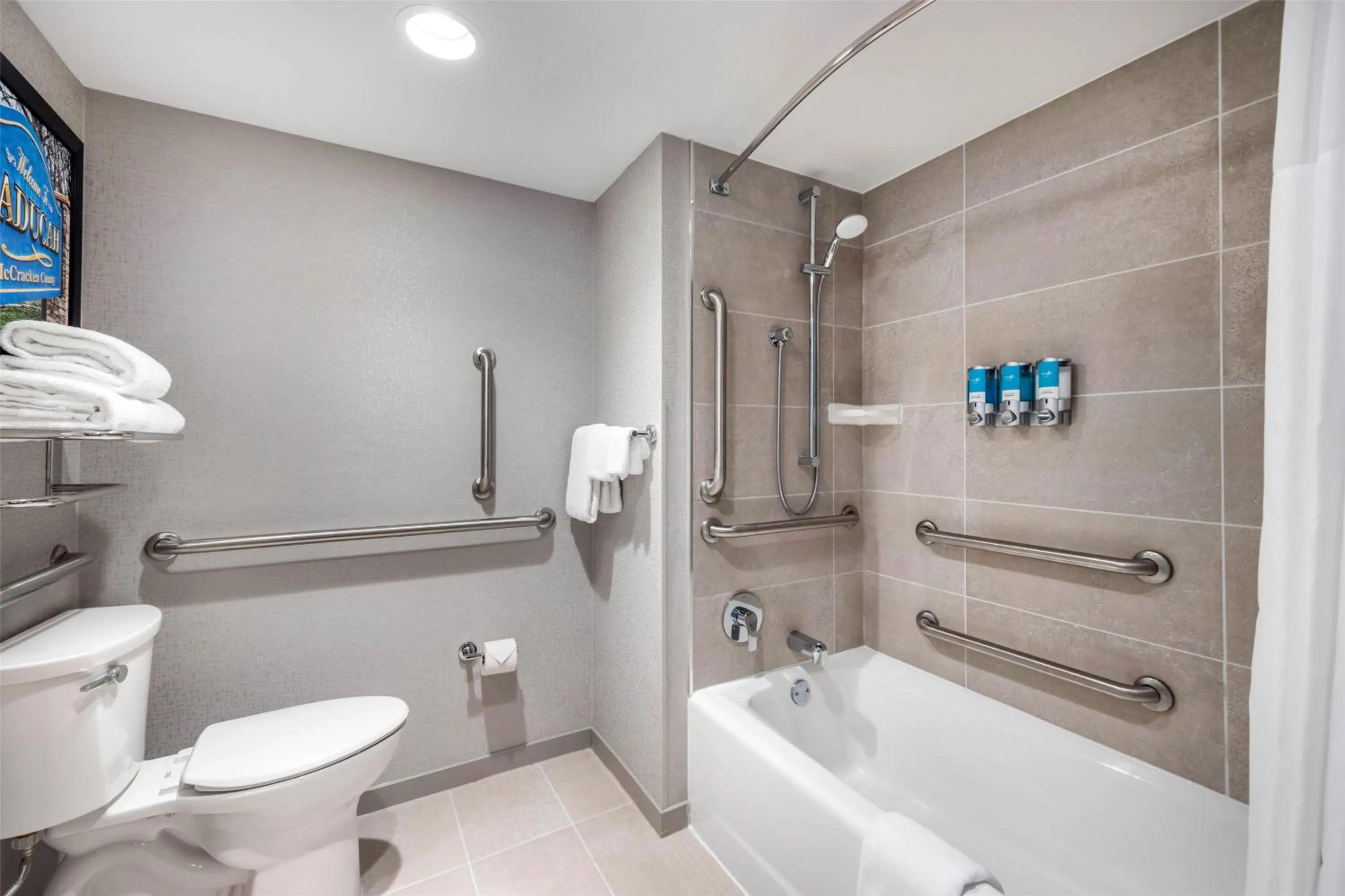 Bathroom in Drury Inn & Suites Paducah