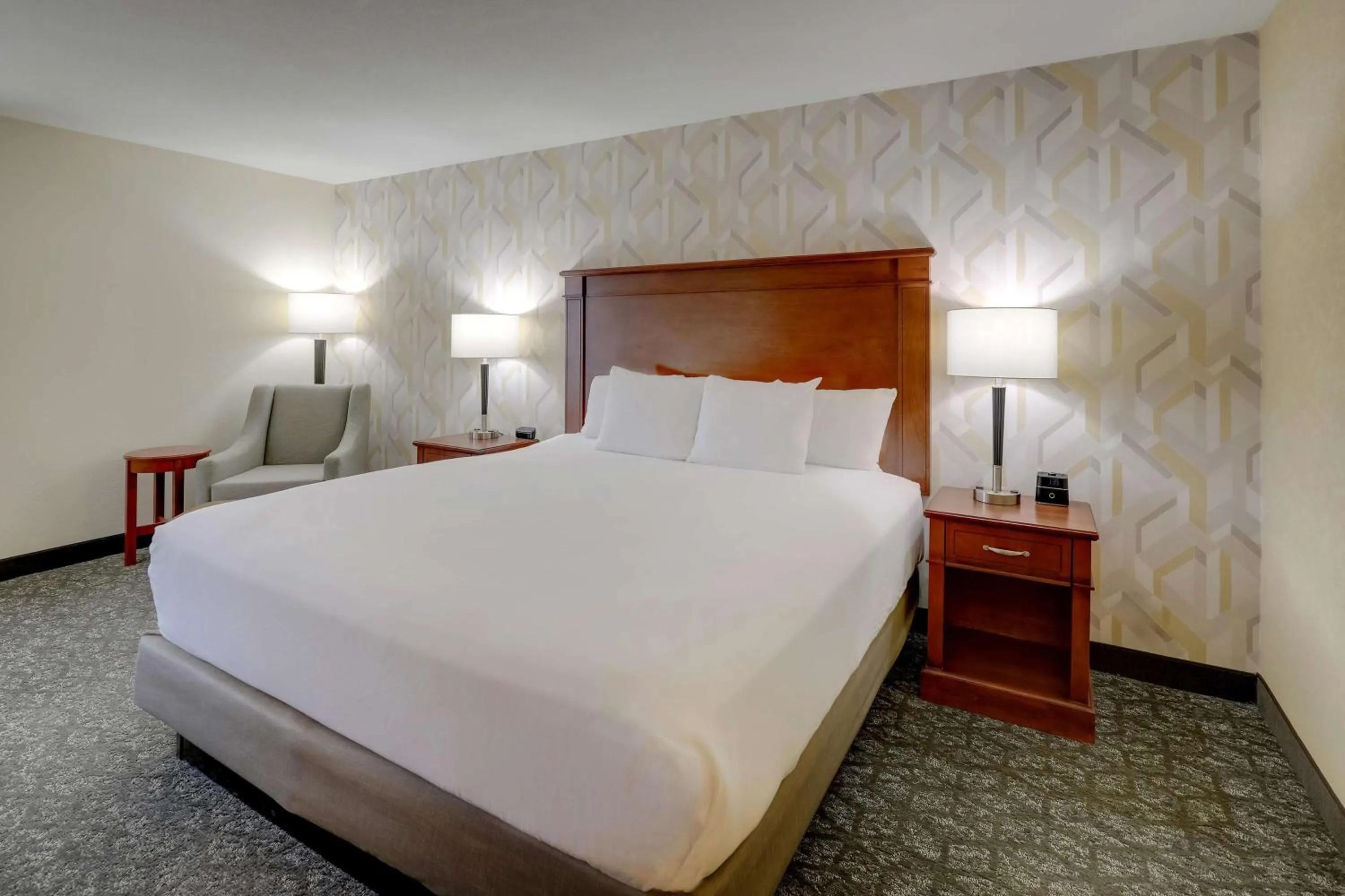 Bedroom, Bed in Drury Inn & Suites Charlotte University Place