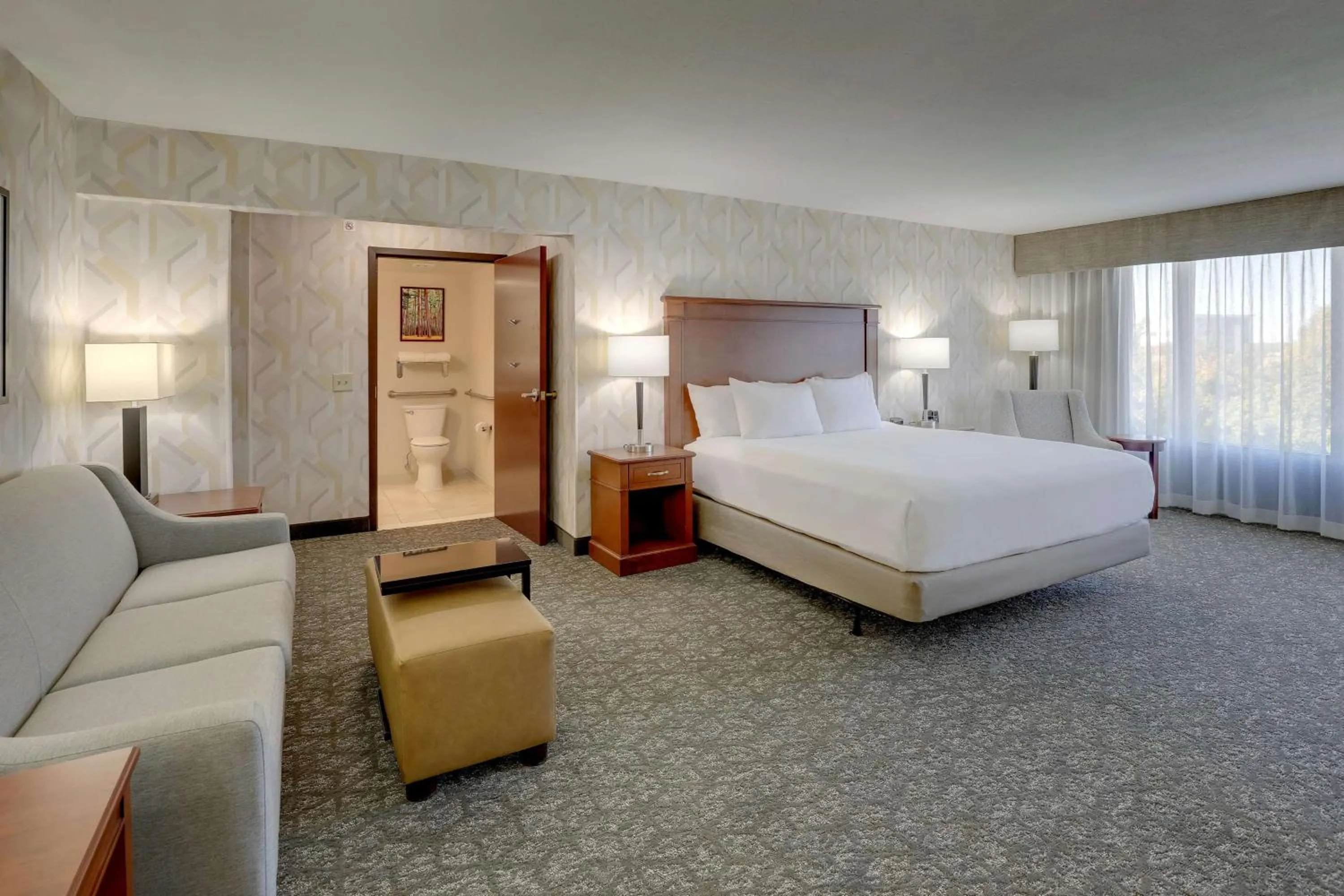 Bedroom, Bed in Drury Inn & Suites Charlotte University Place