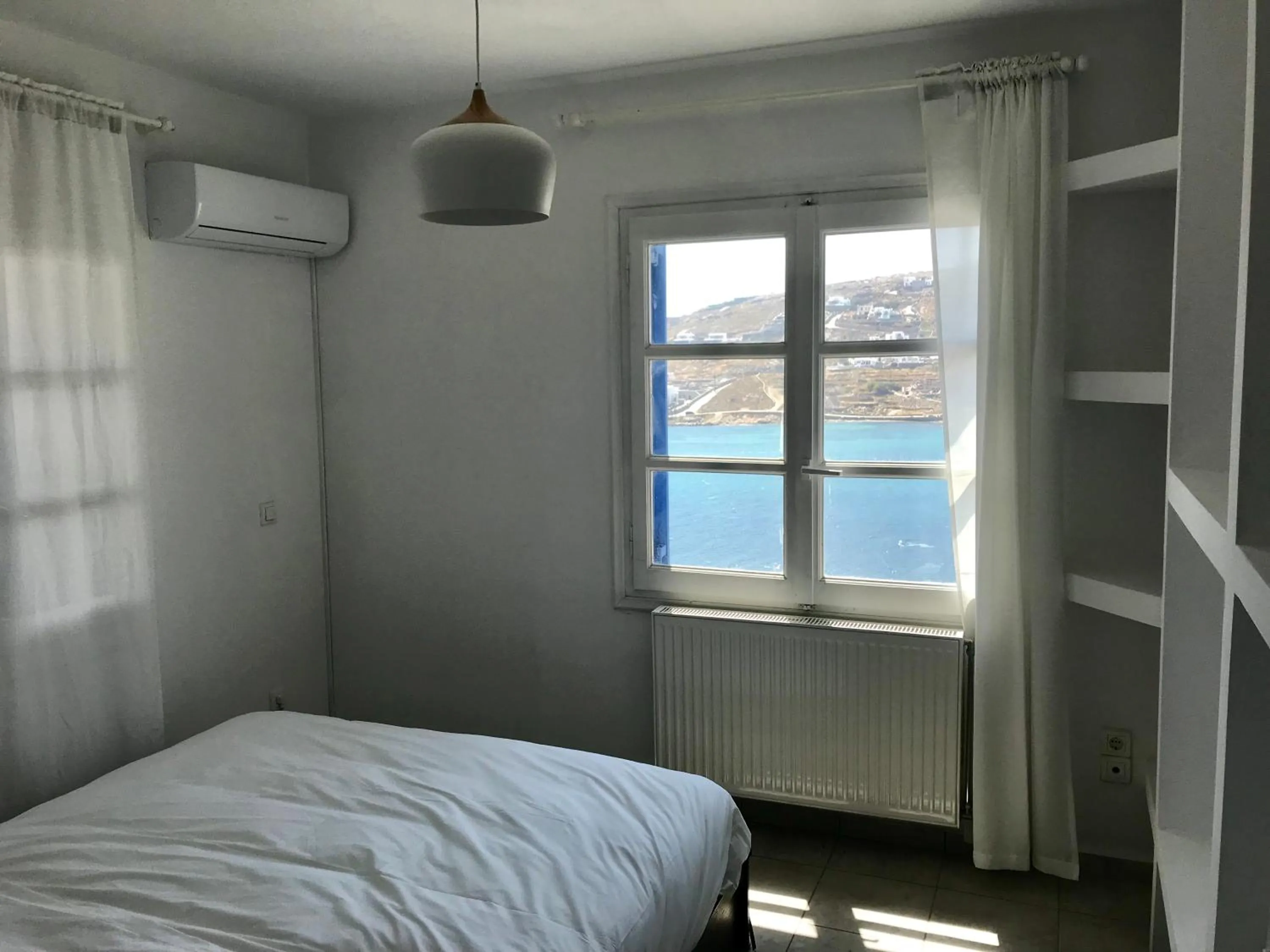 The Corfos Hills House