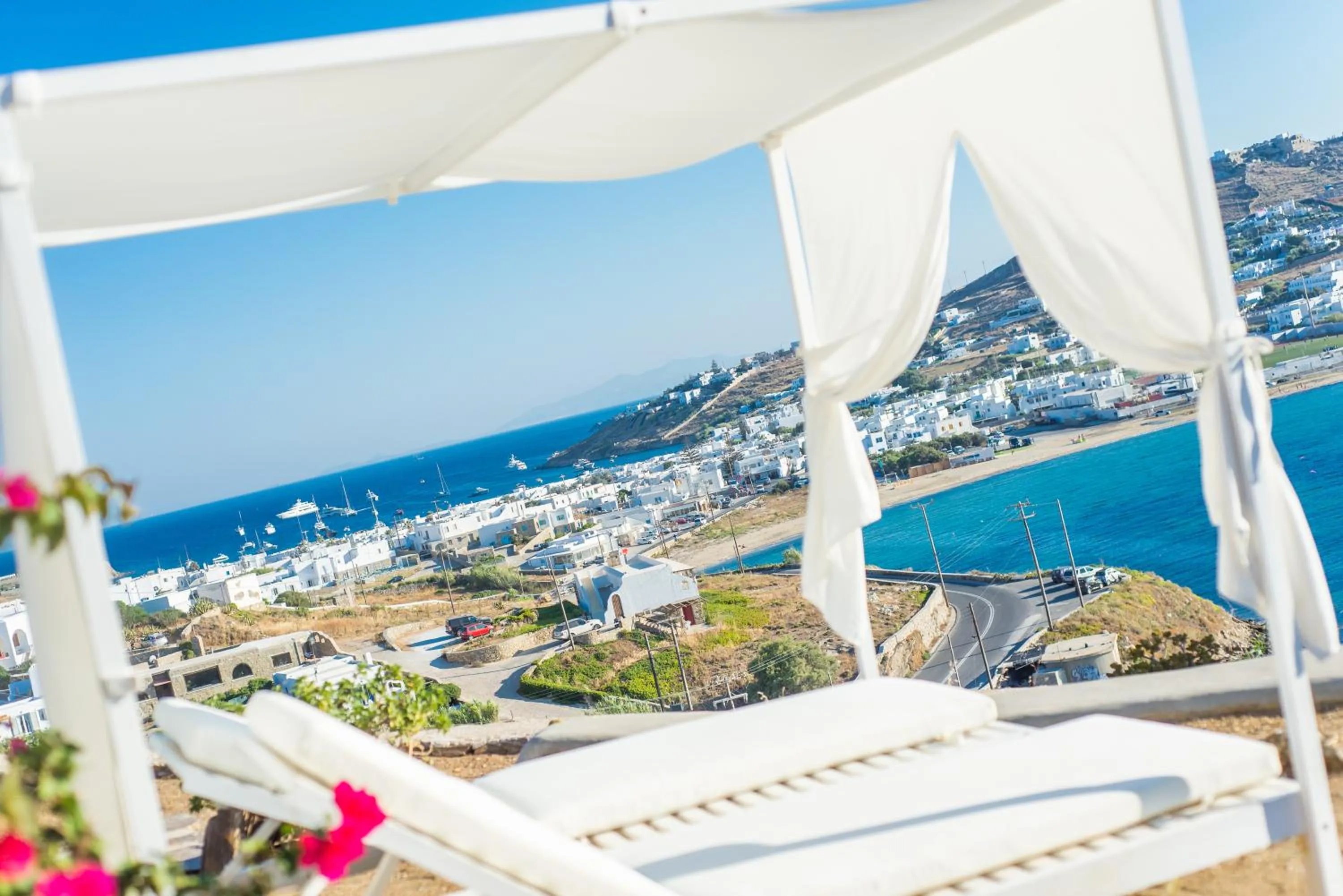 The Corfos Hills House