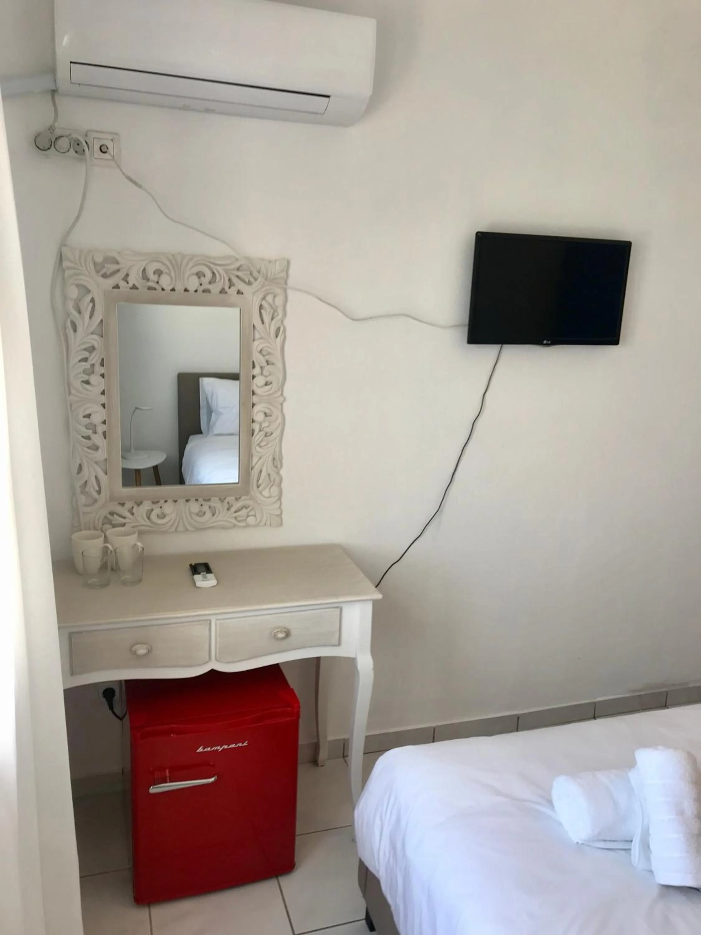 The Corfos Hills House