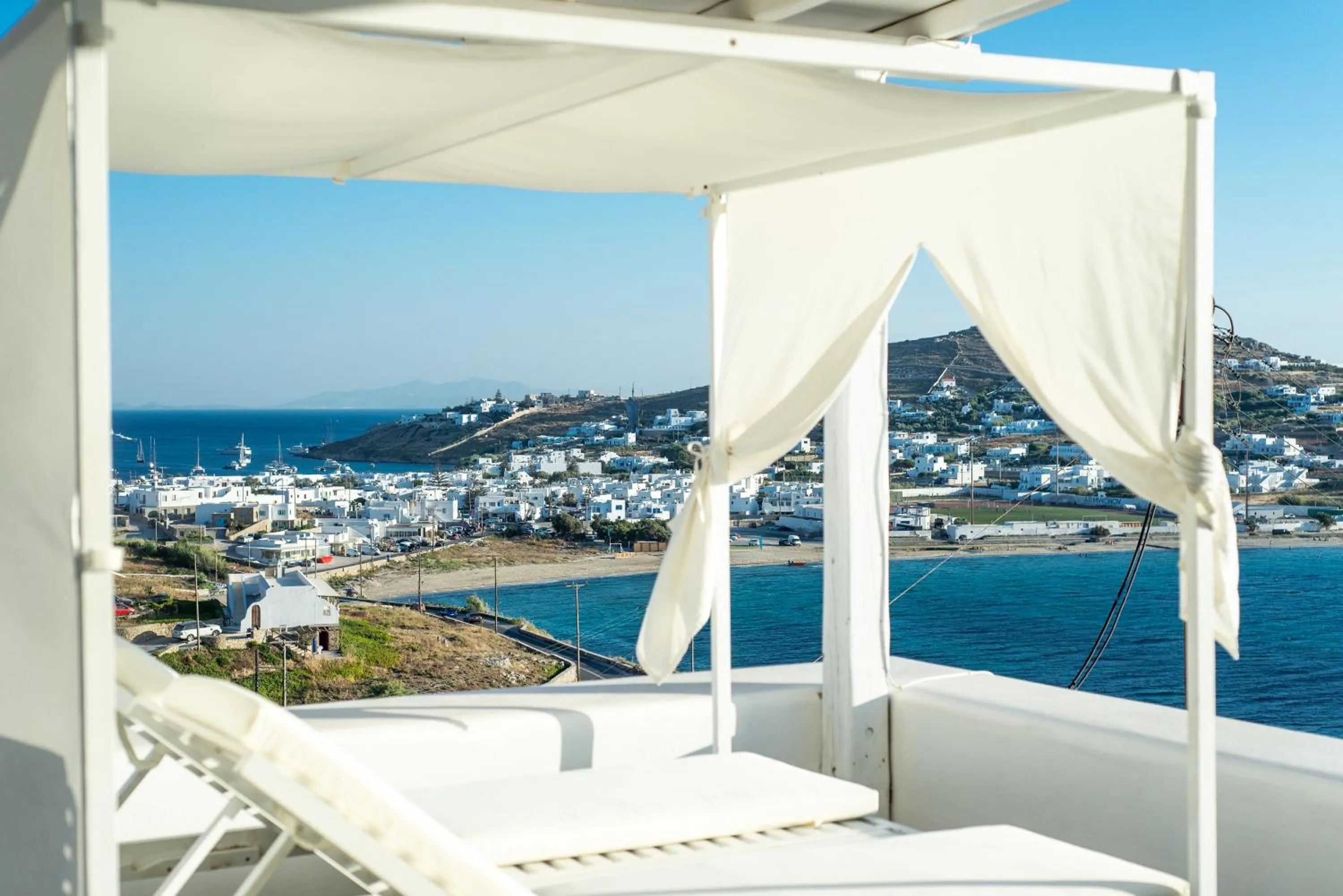 The Corfos Hills House