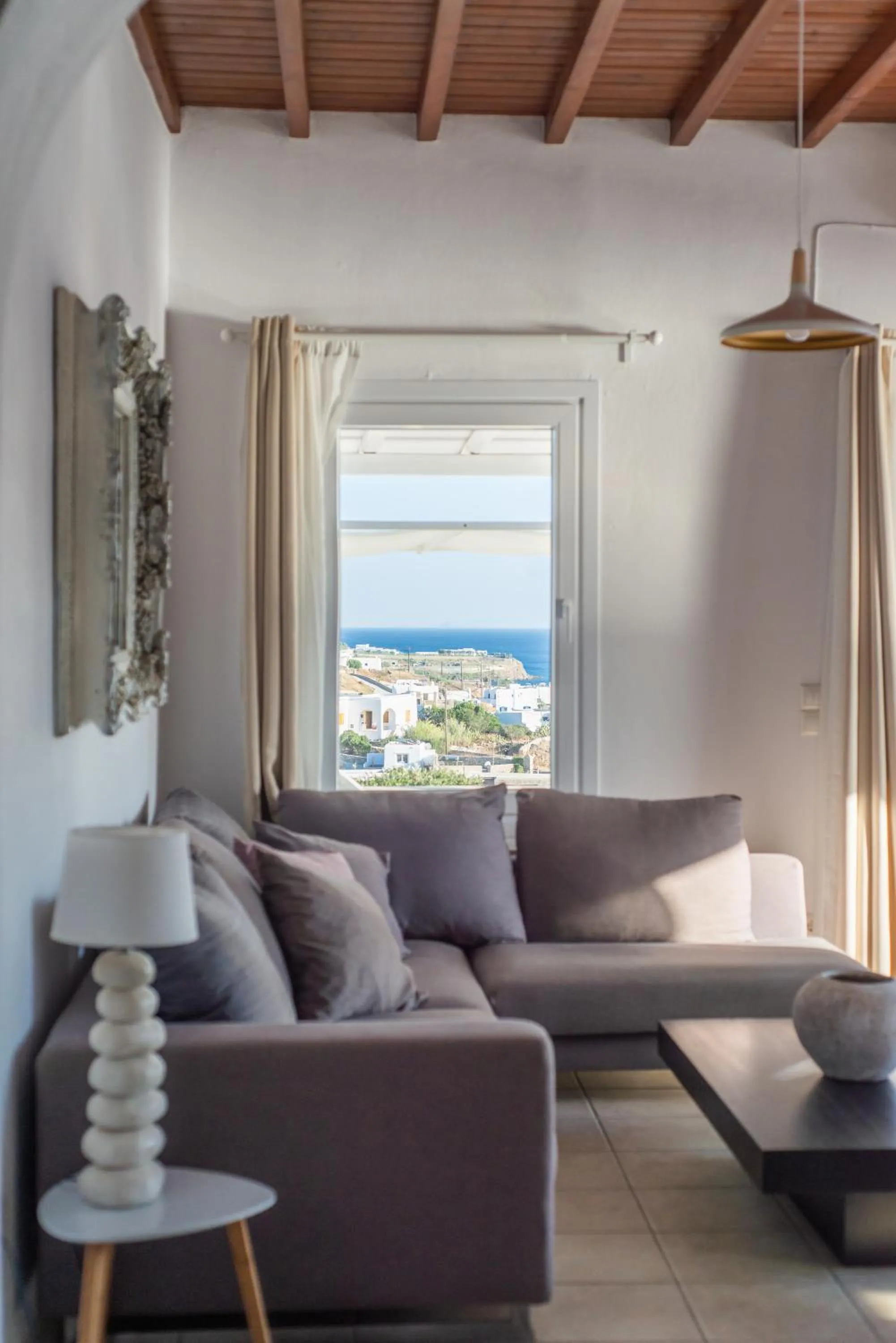 The Corfos Hills House