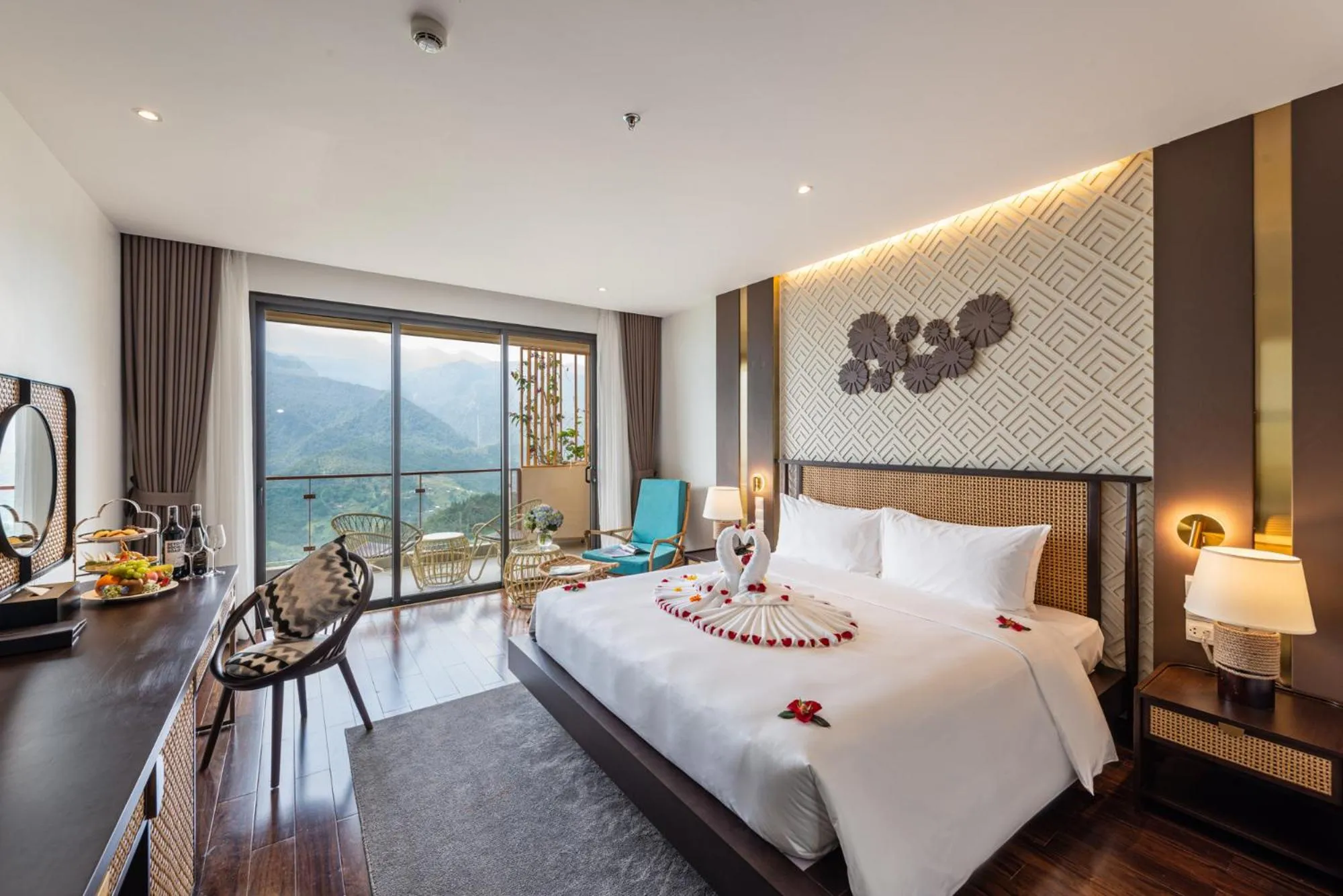 Photo of the whole room, Bed in KK Sapa Hotel