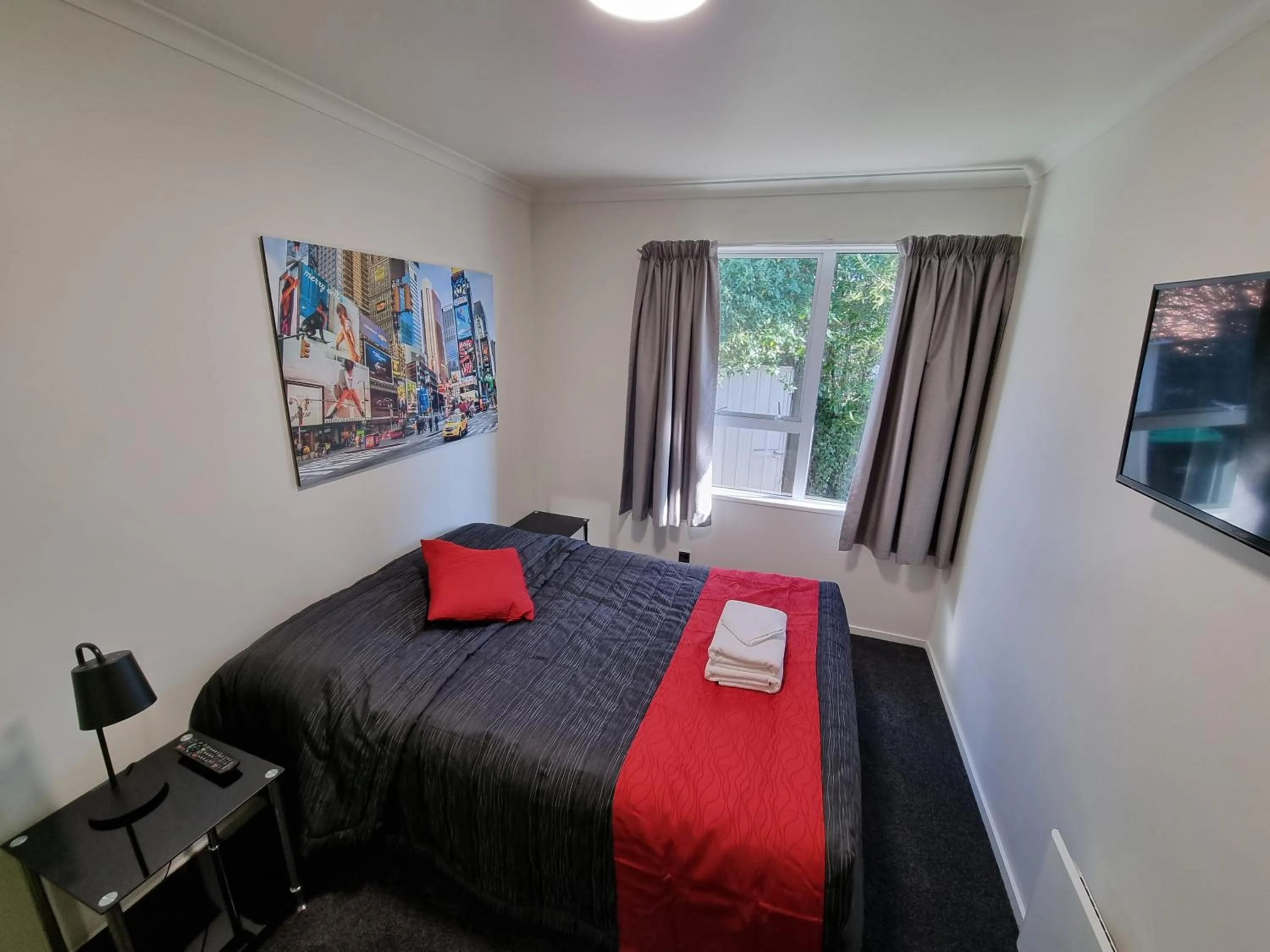 Photo of the whole room, Bed in Stay Timaru