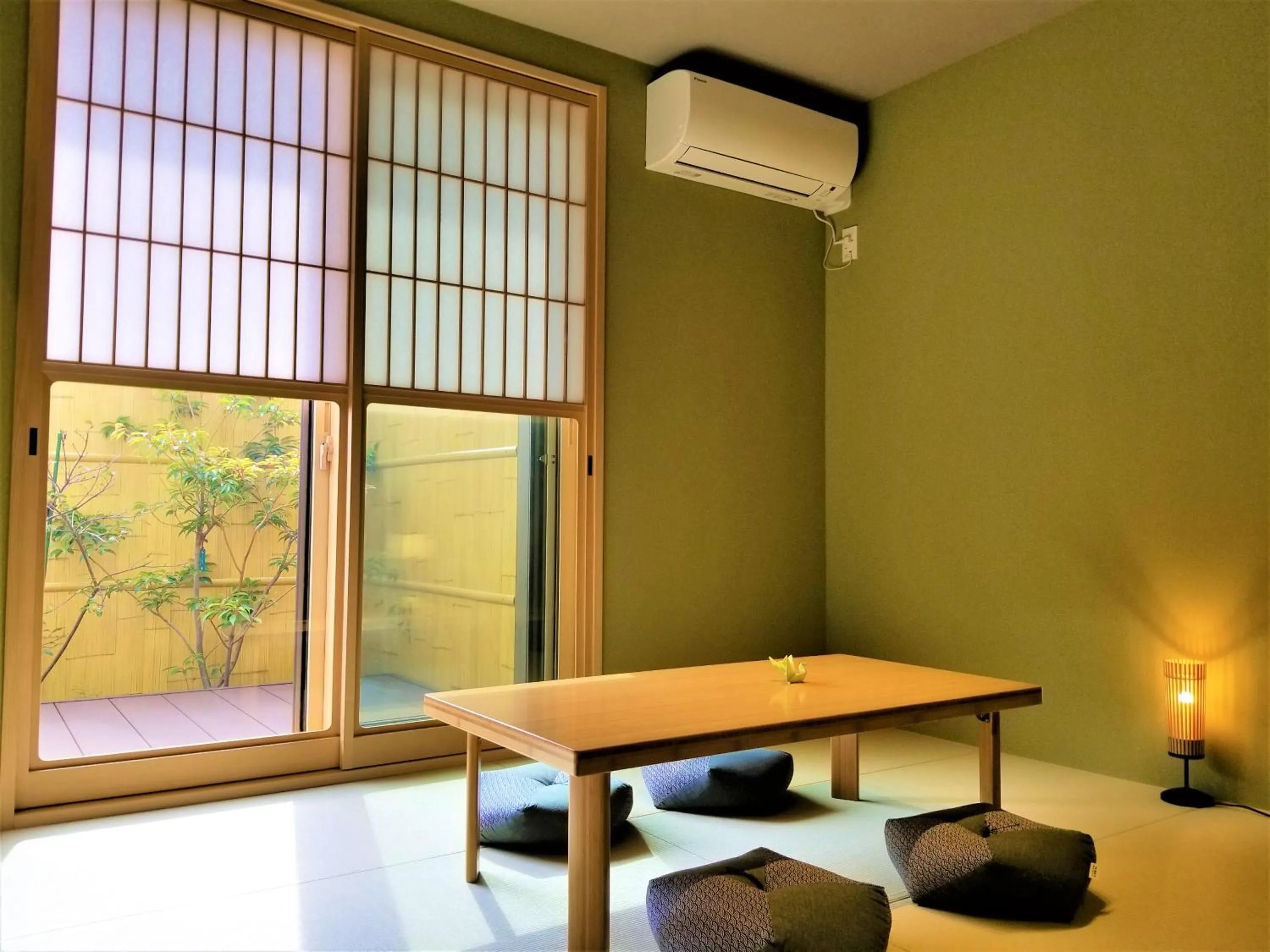 Photo of the whole room in Hanaakari