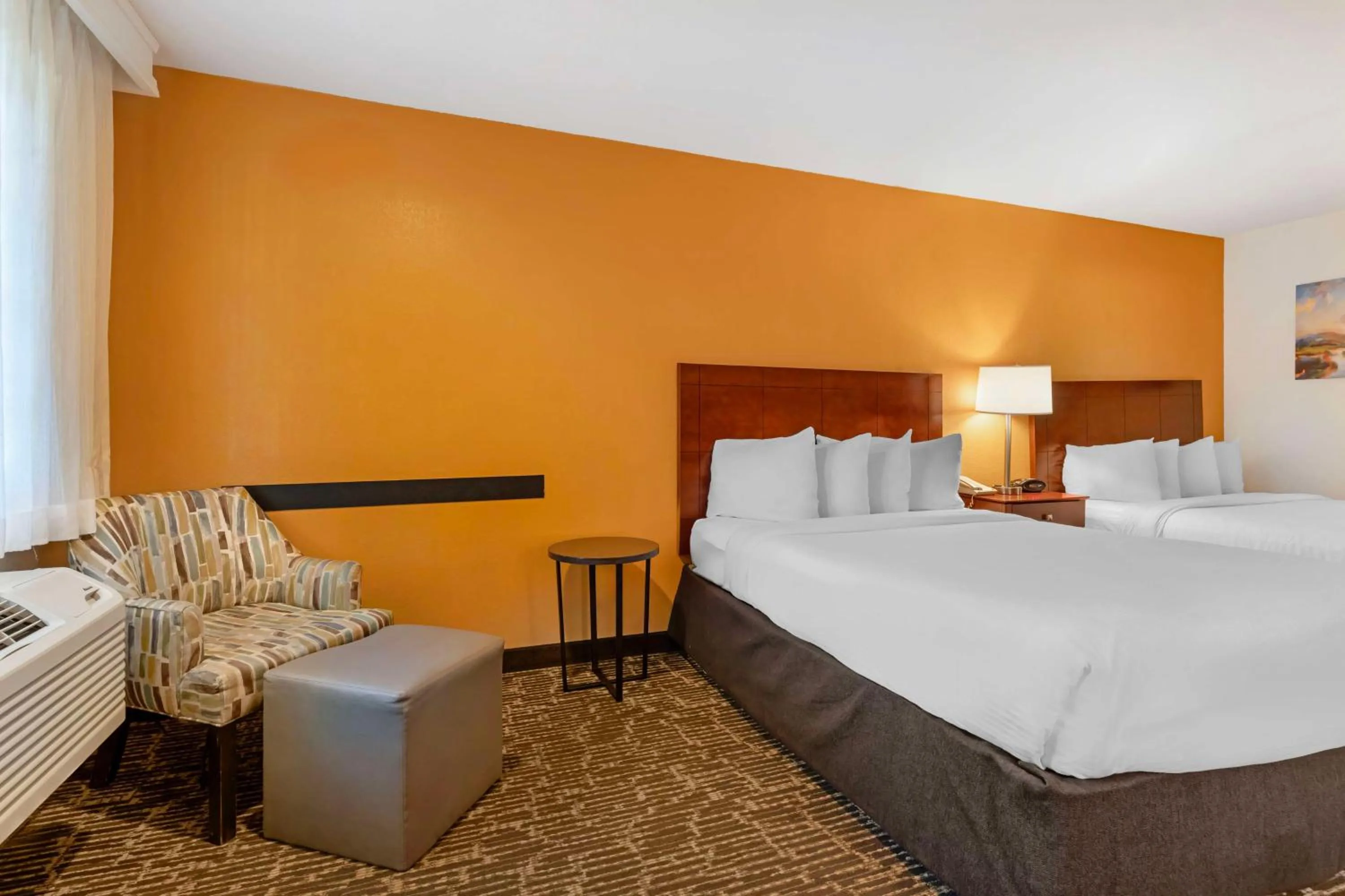 Bedroom, Bed in Sonoma Winegrower's Inn