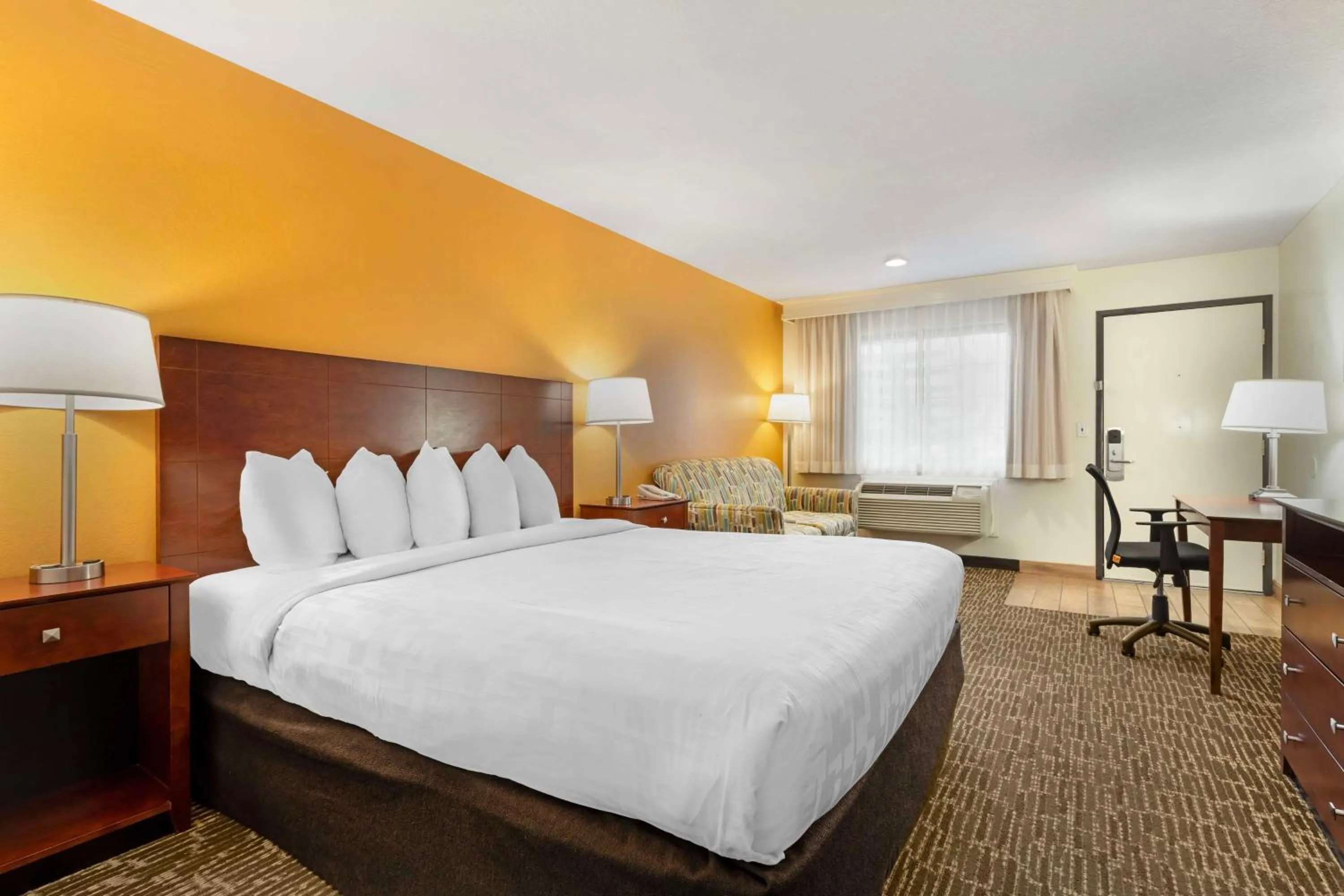 Bedroom, Bed in Sonoma Winegrower's Inn